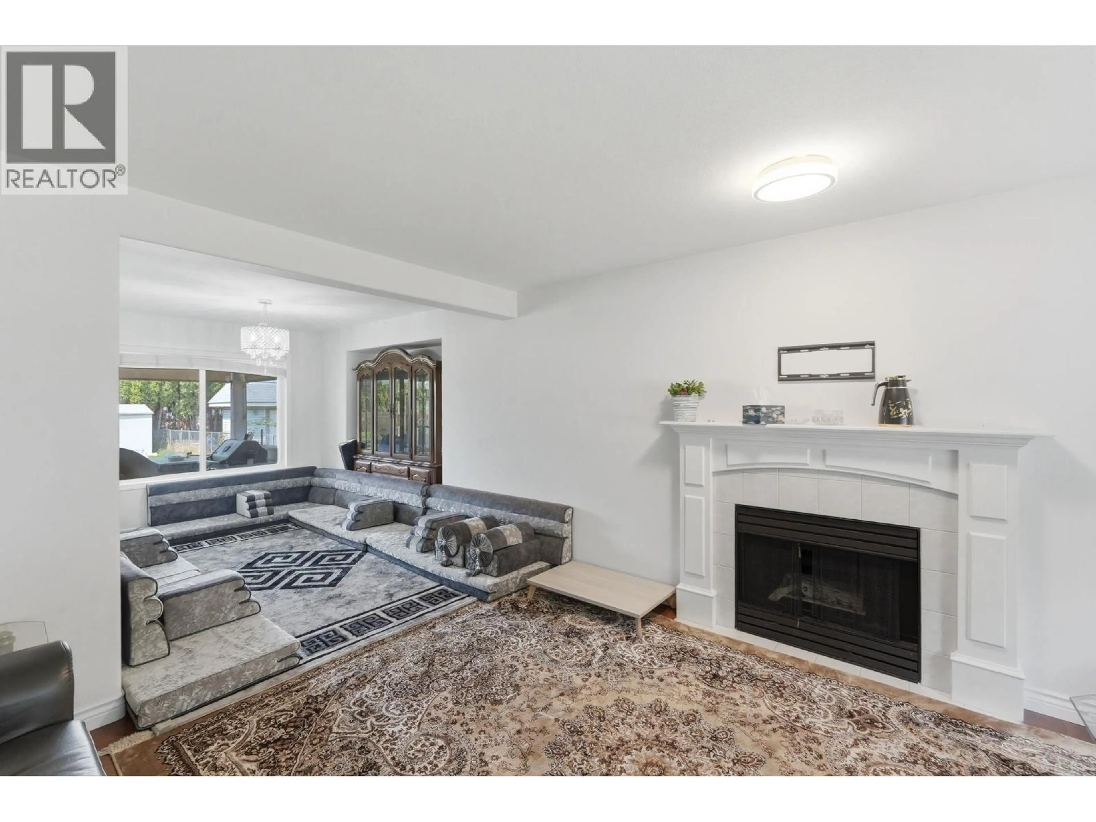 Living room with furniture, unknown for 348 PHIPPS CRESCENT, Kelowna British Columbia V1X7N8
