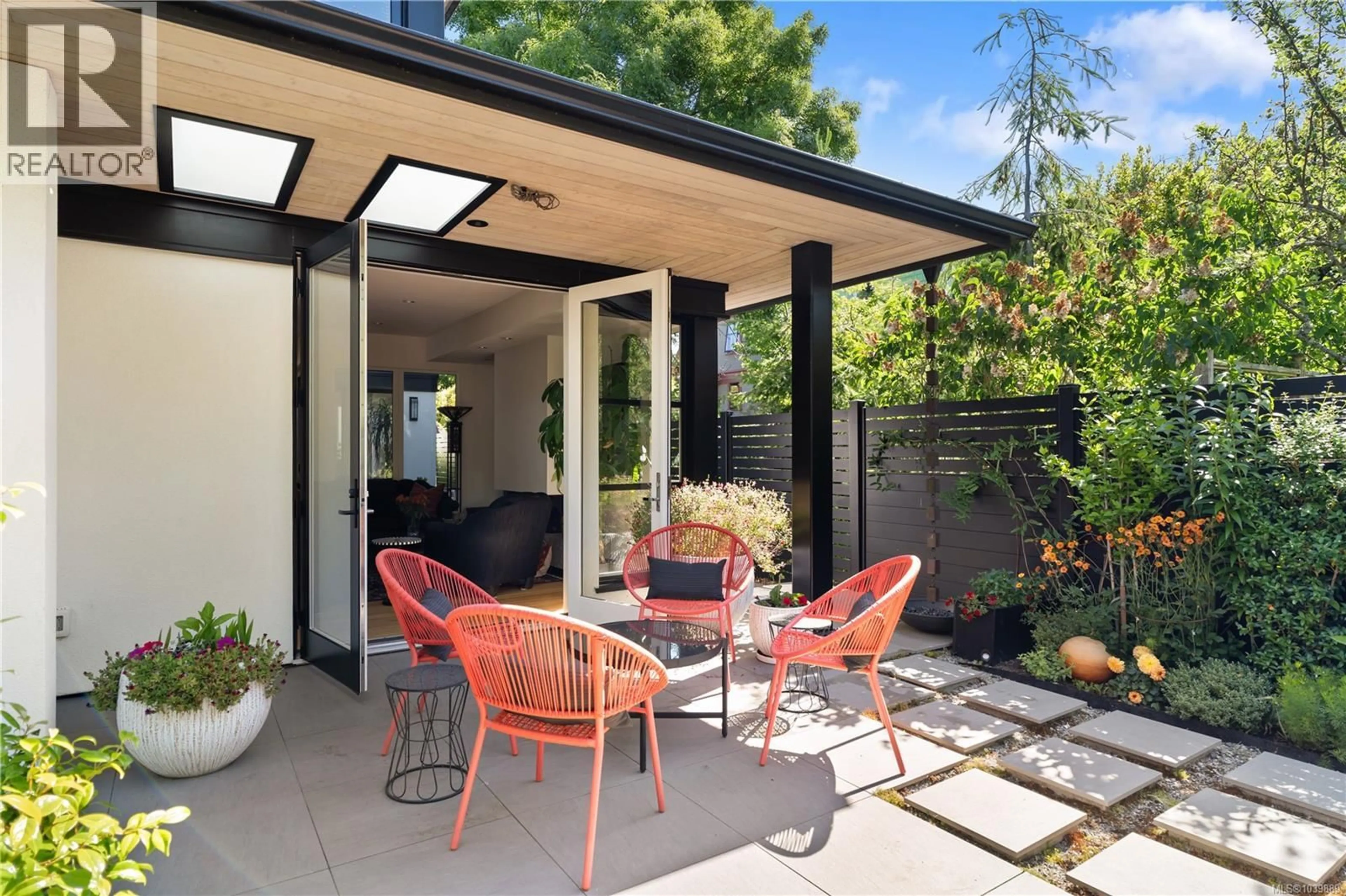 Patio, street for 430 LUXTON AVENUE, Victoria British Columbia V8V1C9
