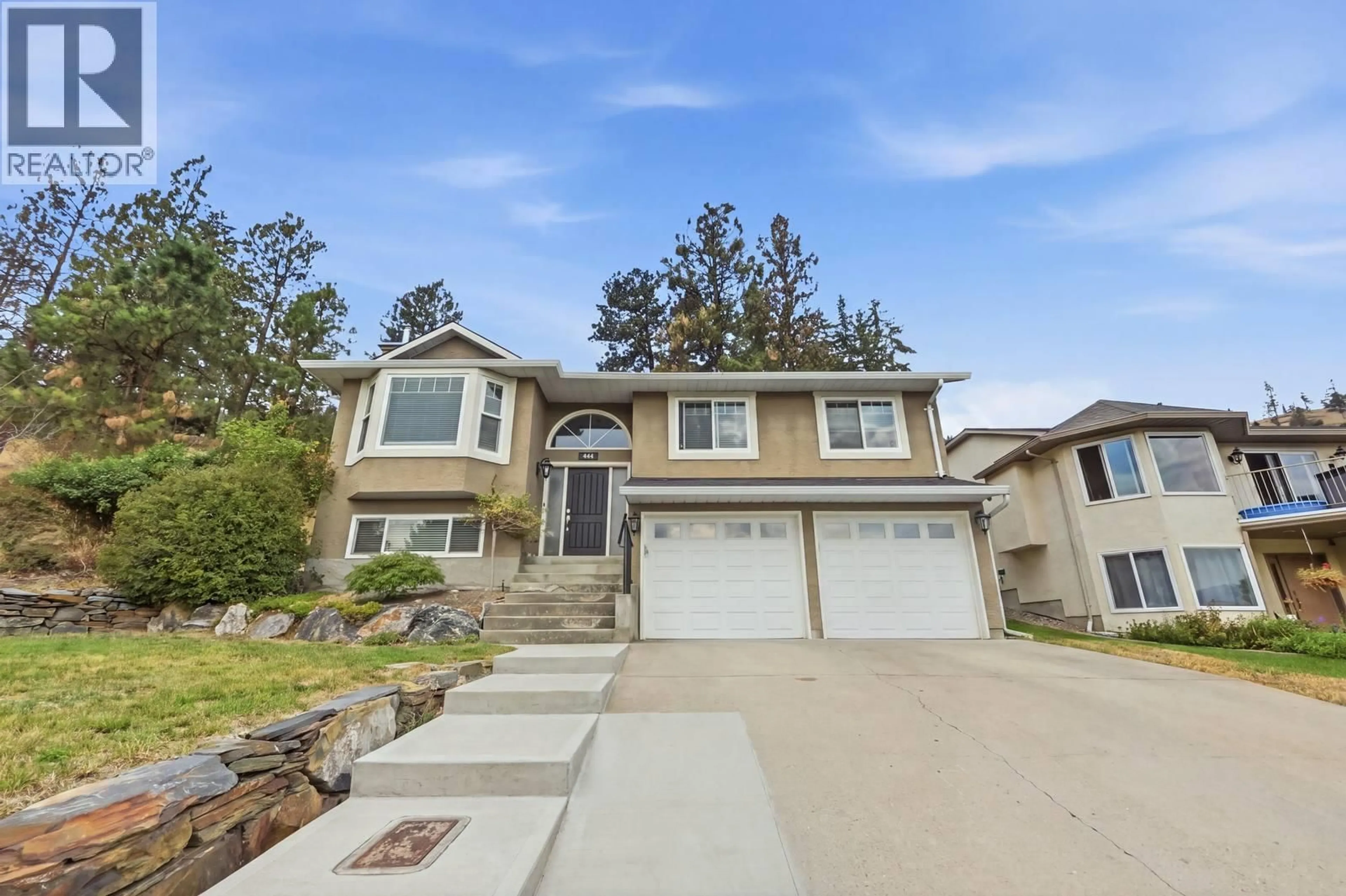 Home with vinyl exterior material, street for 464 GLEN PINE COURT, Kelowna British Columbia V1V1R3