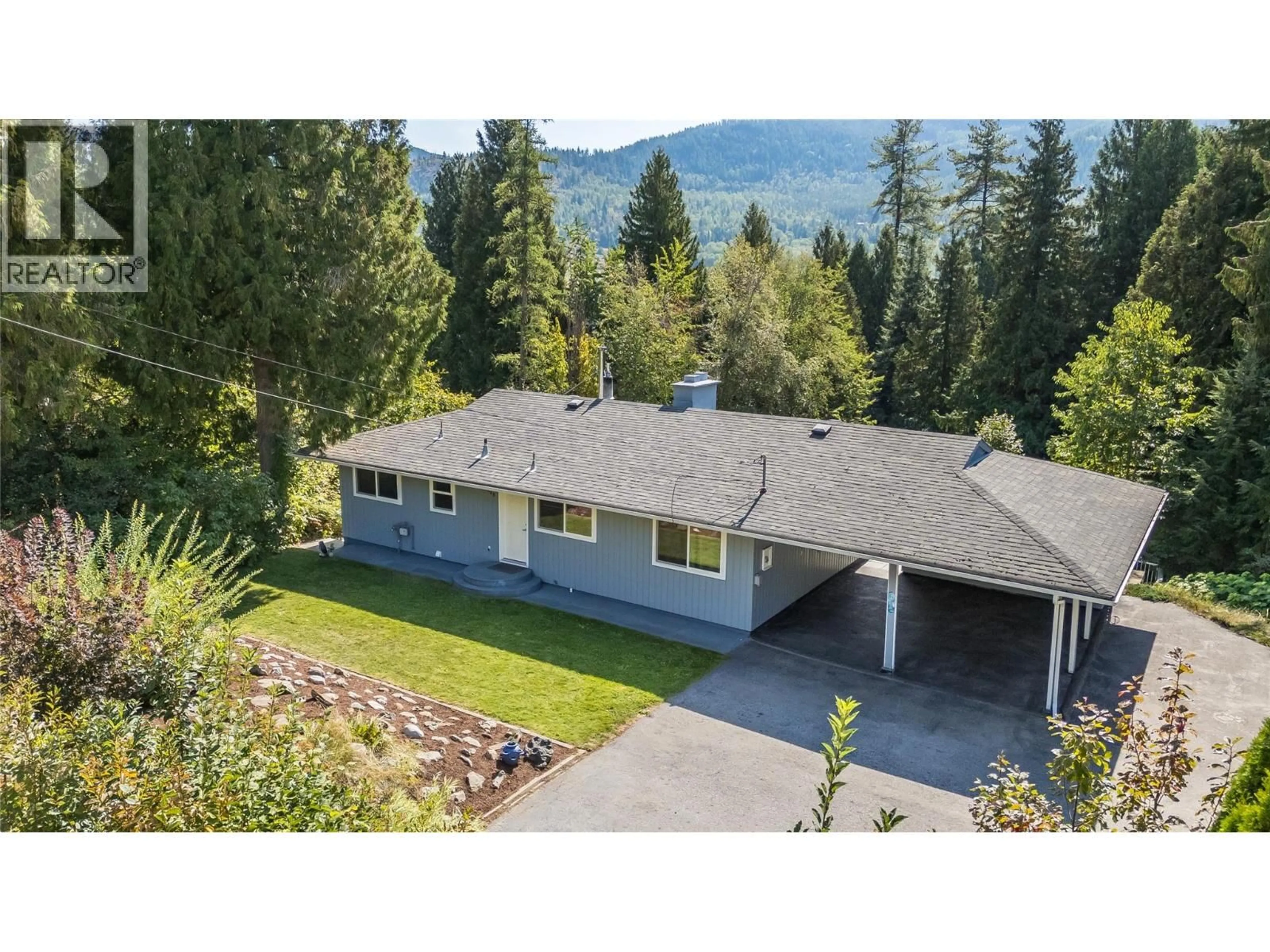 A pic from outside/outdoor area/front of a property/back of a property/a pic from drone, mountain view for 1048 CHRISTIE ROAD, Montrose British Columbia V0G1P0