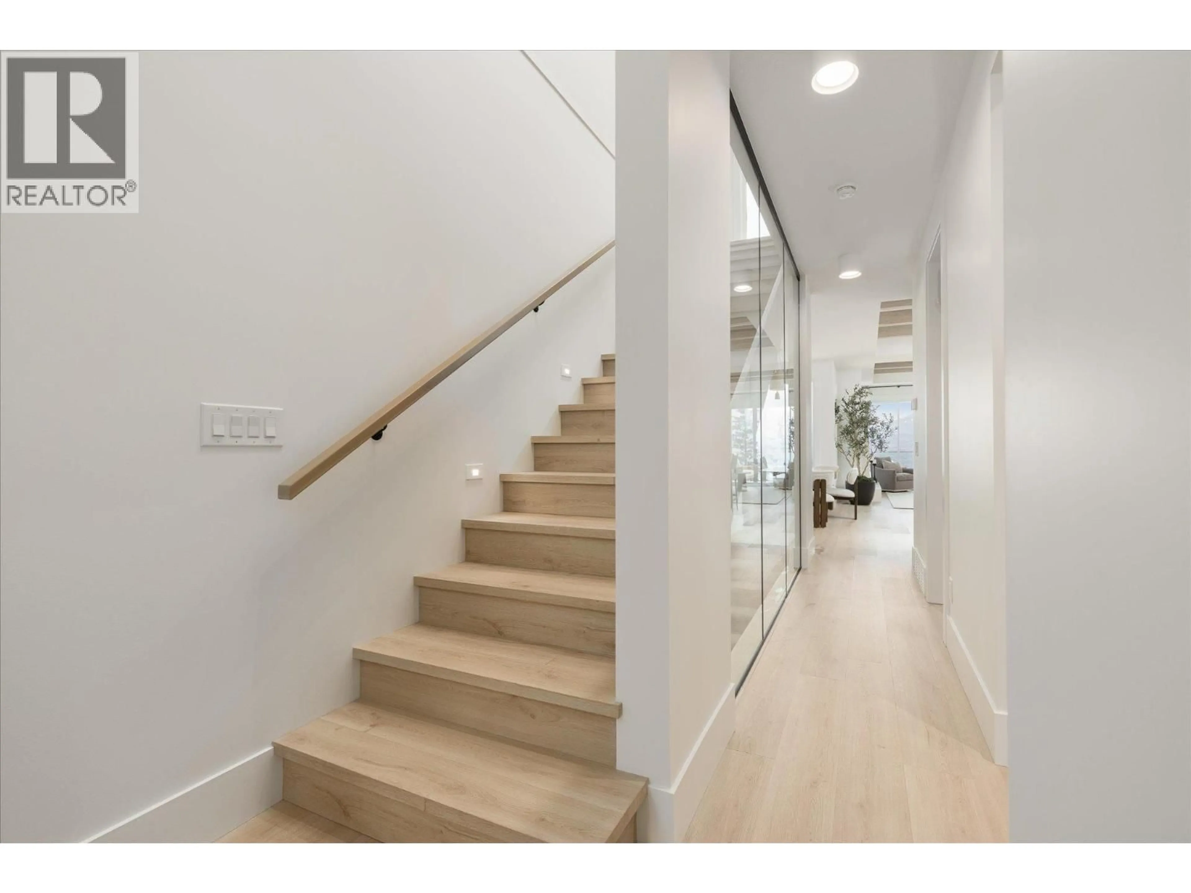 Stairs for 6181 BRIGADE COURT, Peachland British Columbia V0H1X7