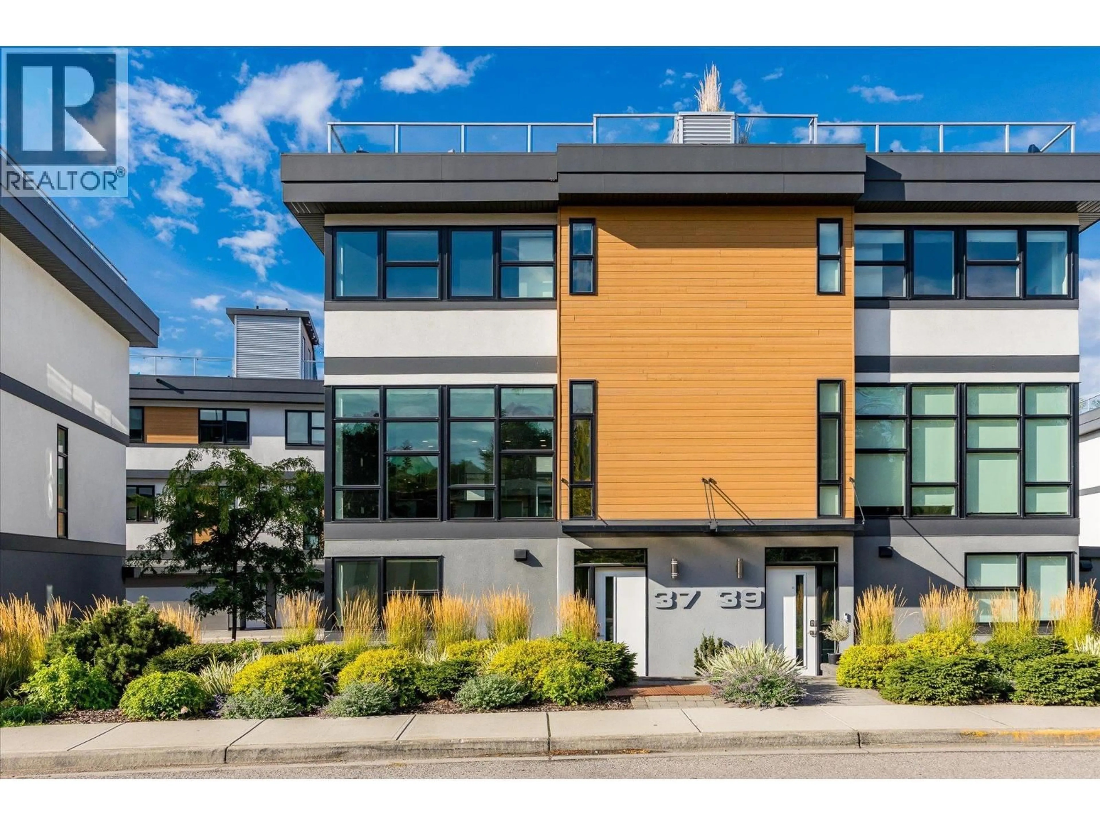 Home with brick exterior material, street for 37 - 1515 HIGHLAND DRIVE NORTH, Kelowna British Columbia V1Y0C9