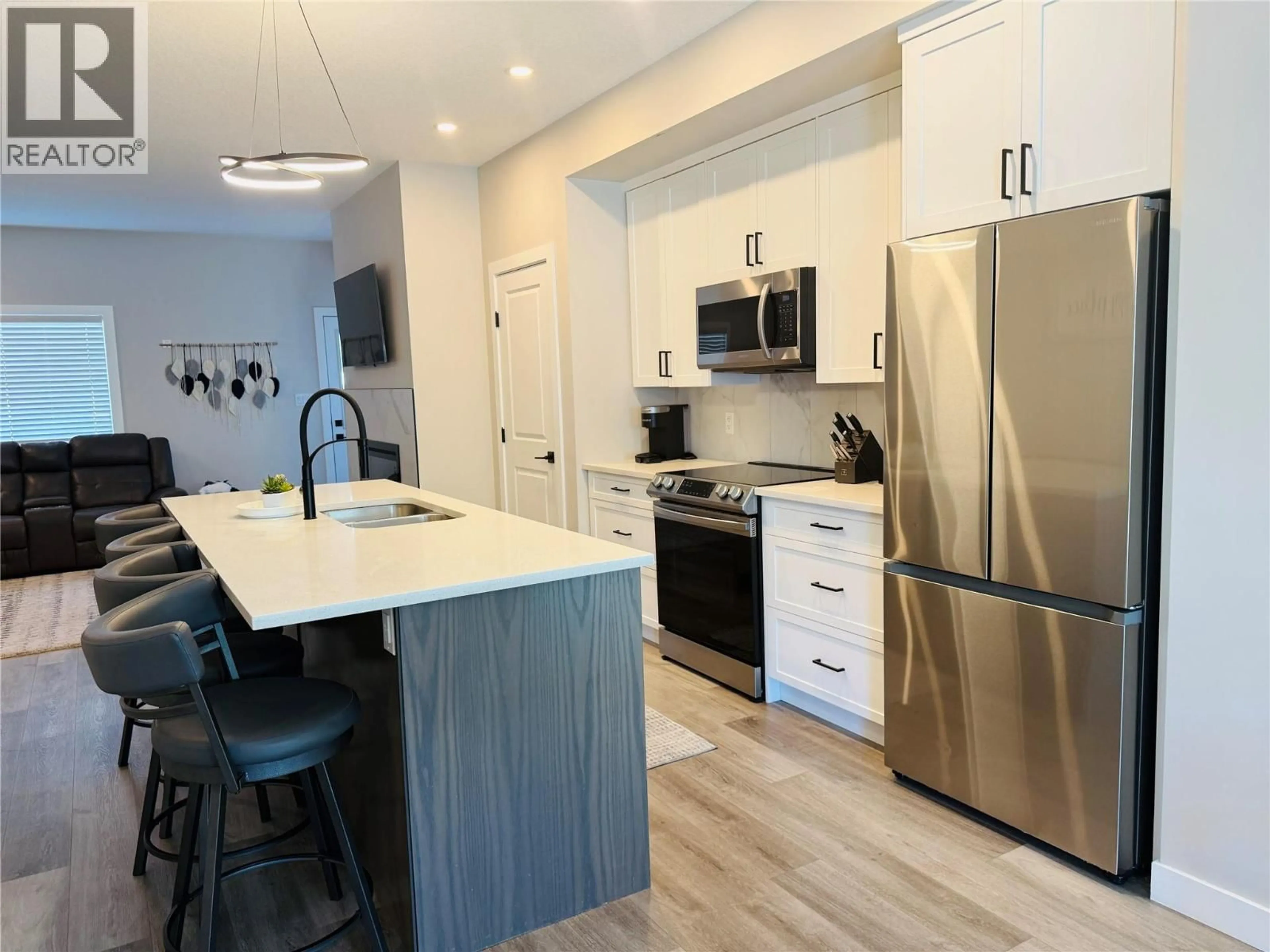 Open concept kitchen, unknown for 2 - 4883 STANLEY STREET, Radium Hot Springs British Columbia V0A1M0