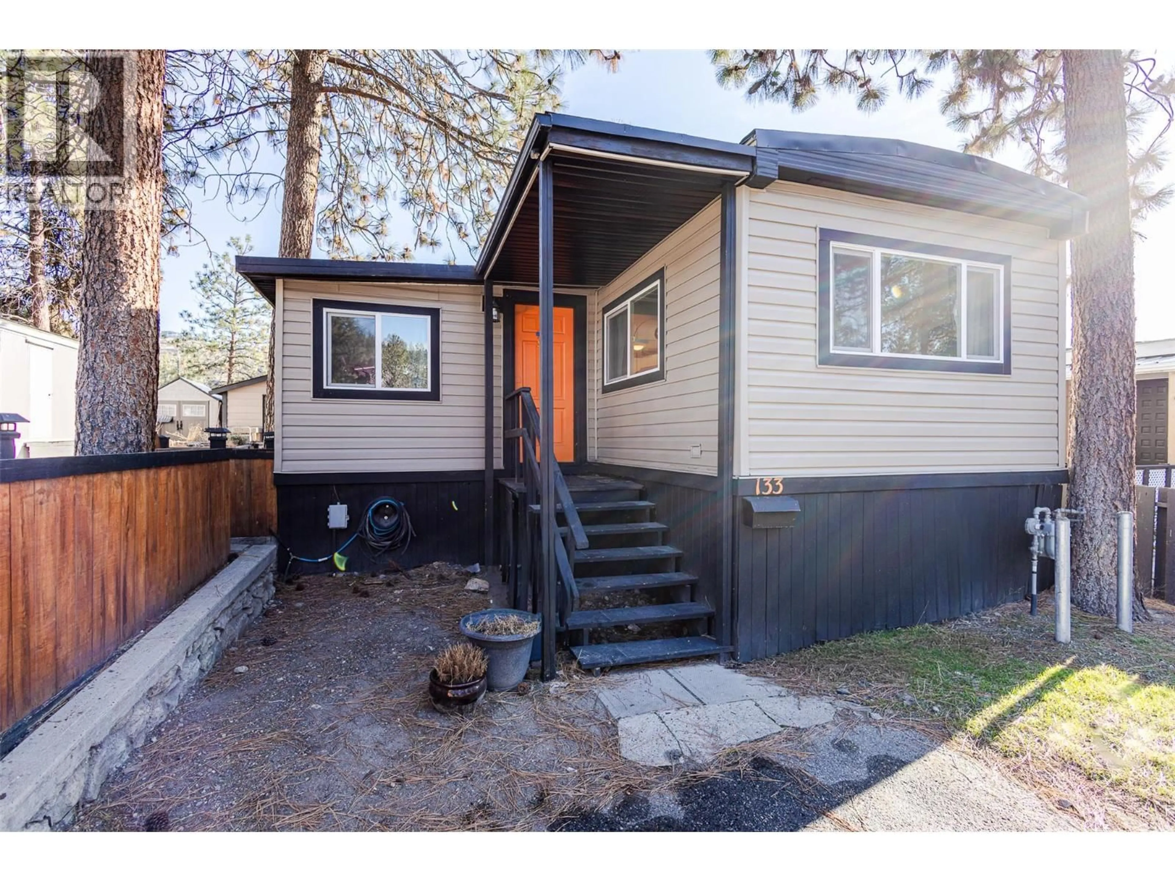 Home with vinyl exterior material, street for 133 - 1999 HIGHWAY 97 OTHER, West Kelowna British Columbia V1Z1B2