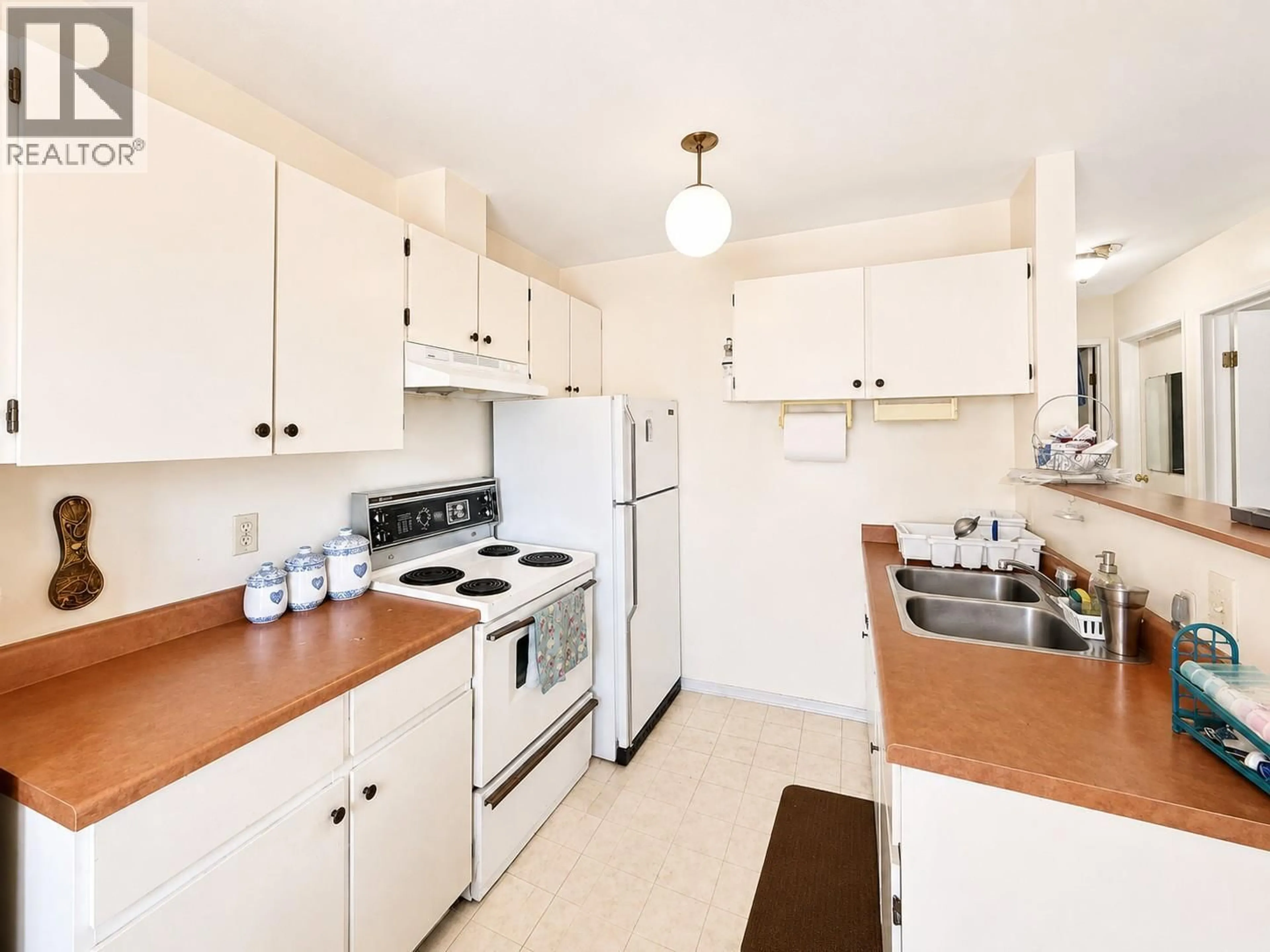 Standard kitchen, unknown for 4 - 5869 MAIN STREET, Oliver British Columbia V0H1T9