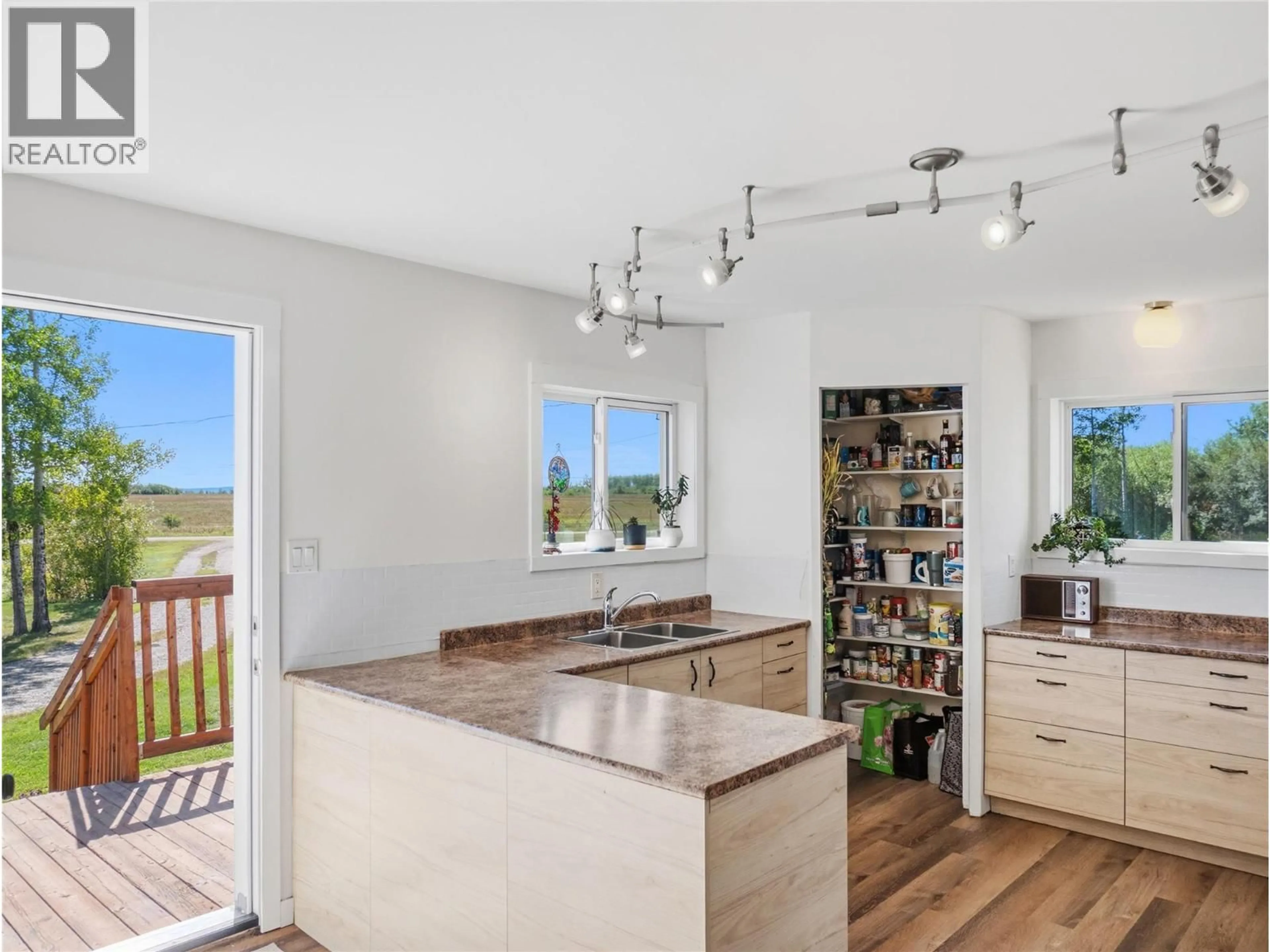 Open concept kitchen, unknown for 3766 216 ROAD, Dawson Creek British Columbia V1G0J3
