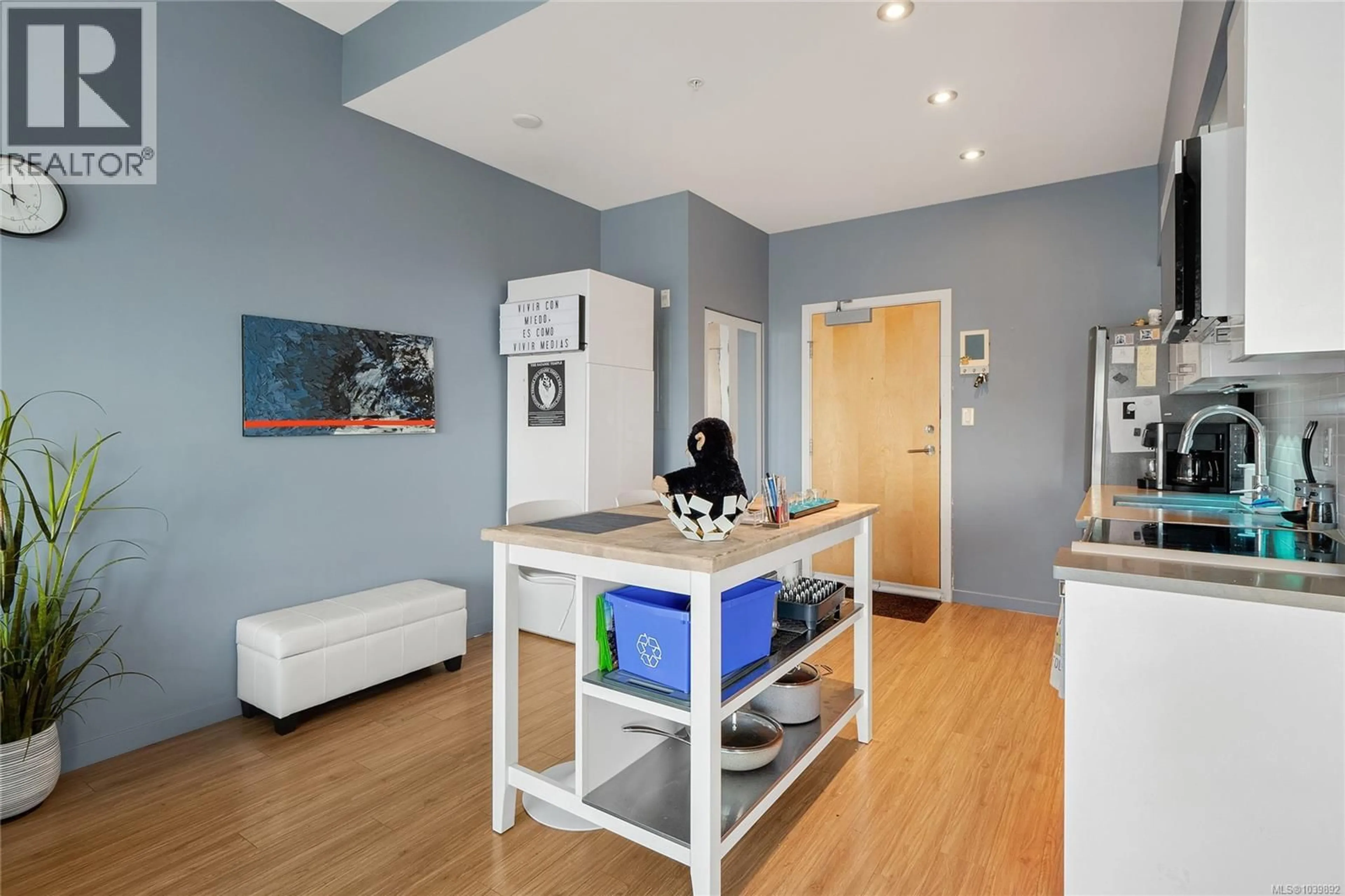 Unknown for 403 - 785 TYEE ROAD, Victoria British Columbia V9A0G2