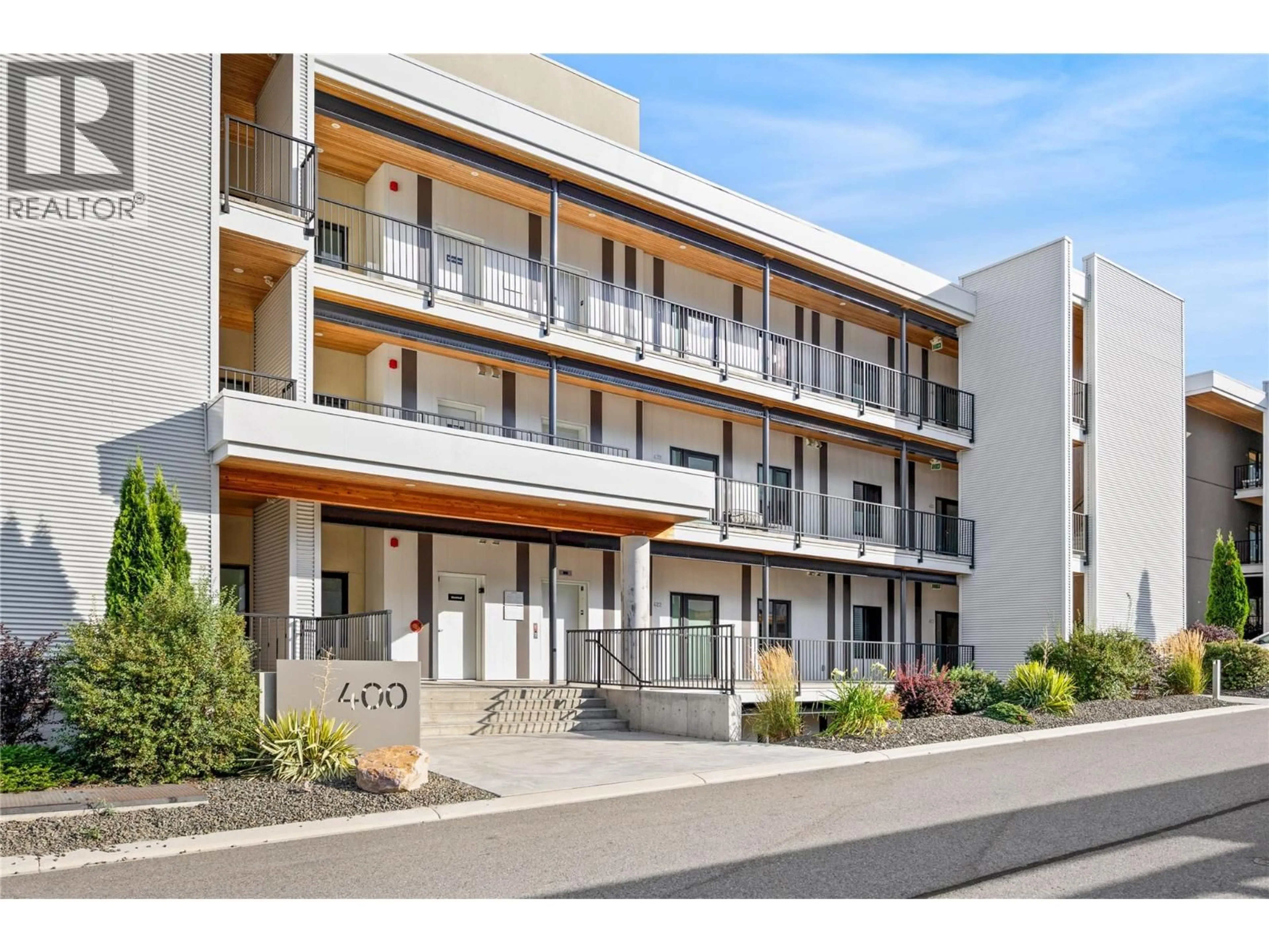 Patio, building for 422 - 400 VISTA PARK, Penticton British Columbia V2A0B2