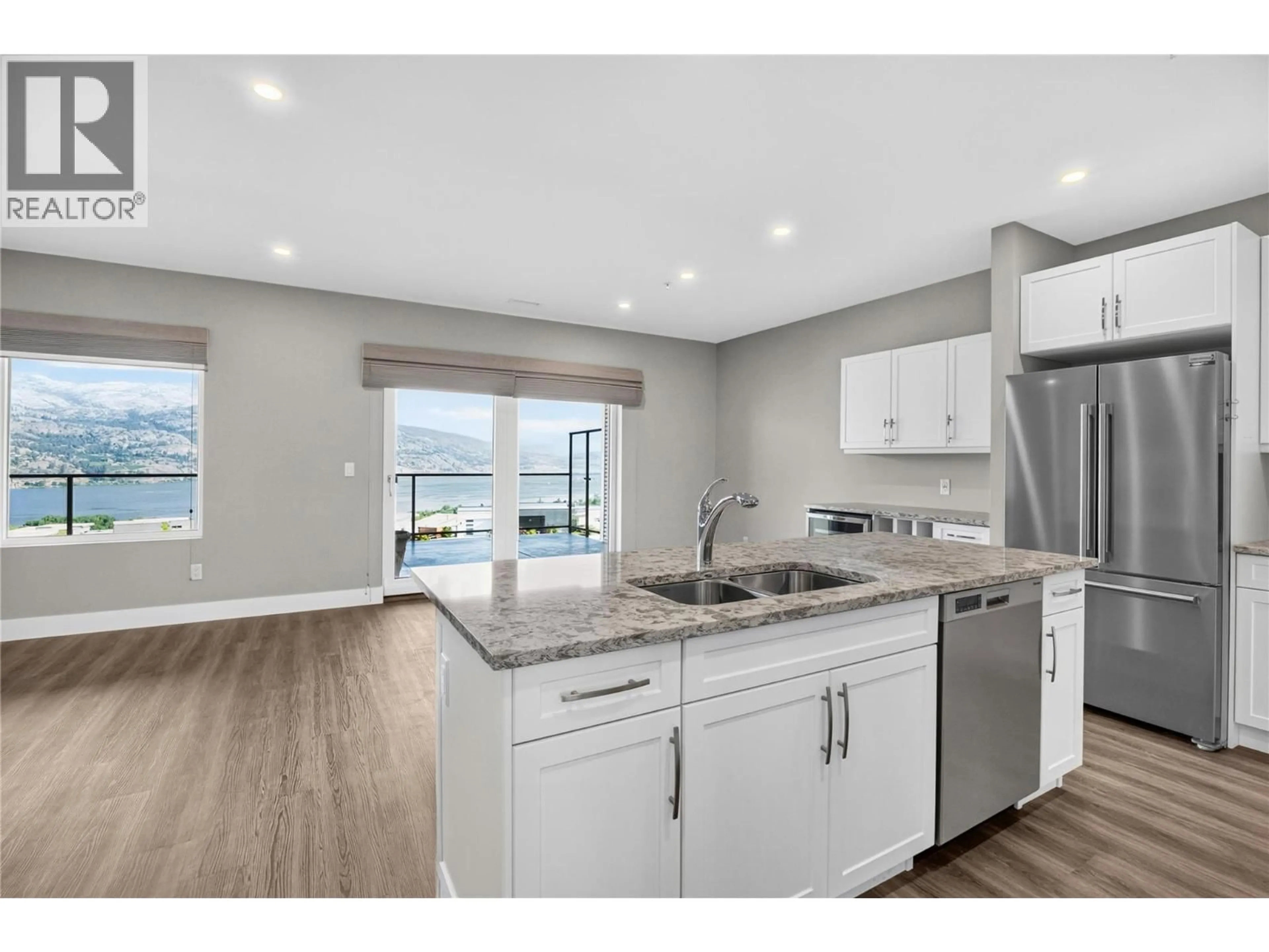 Open concept kitchen, unknown for 422 - 400 VISTA PARK, Penticton British Columbia V2A0B2