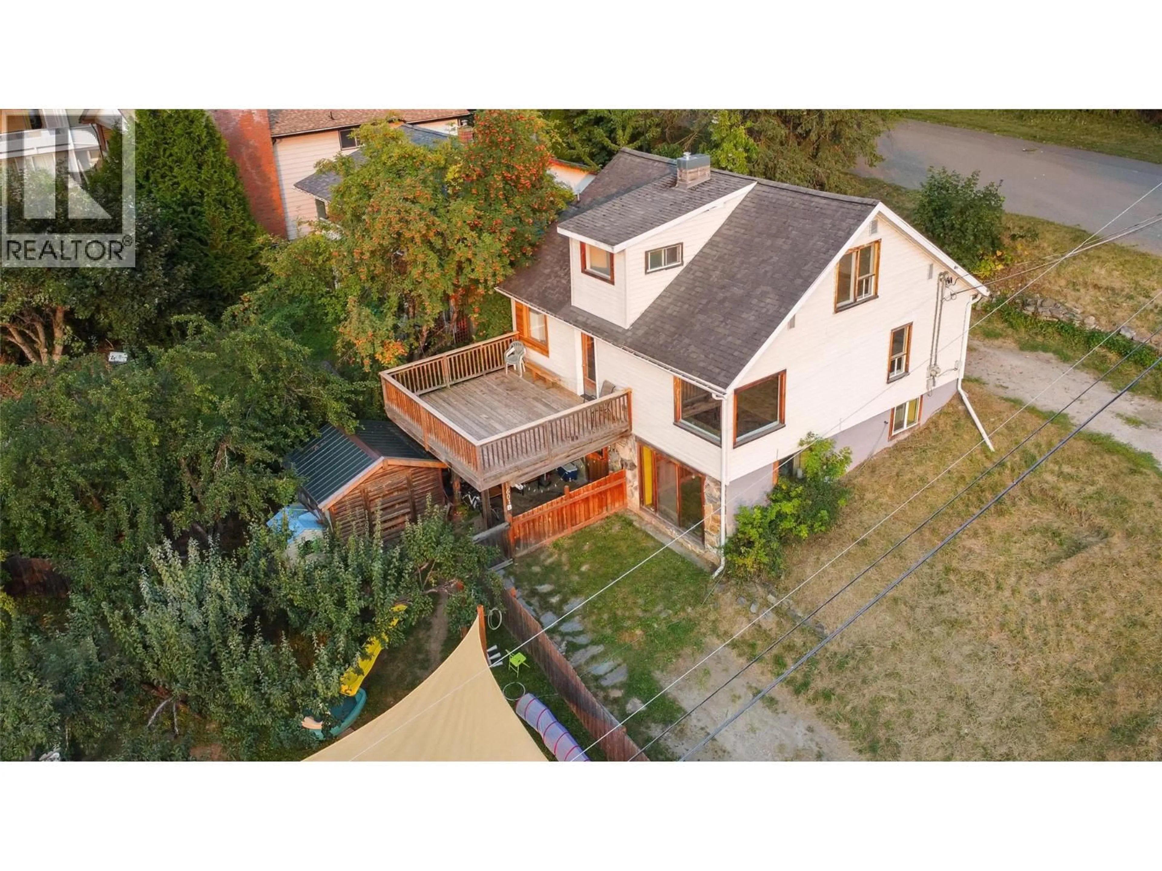 A pic from outside/outdoor area/front of a property/back of a property/a pic from drone, street for 601 RICHARDS STREET, Nelson British Columbia V1L5J7