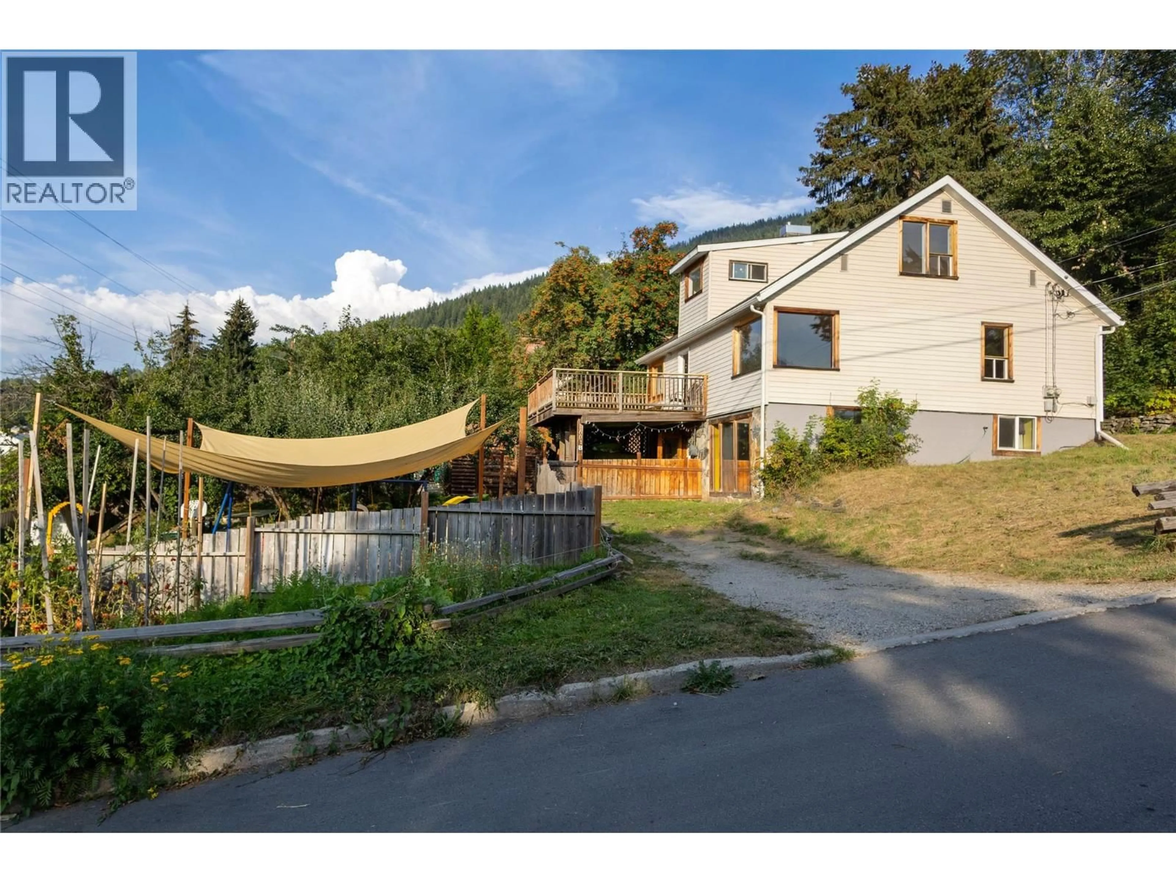A pic from outside/outdoor area/front of a property/back of a property/a pic from drone, mountain view for 601 RICHARDS STREET, Nelson British Columbia V1L5J7