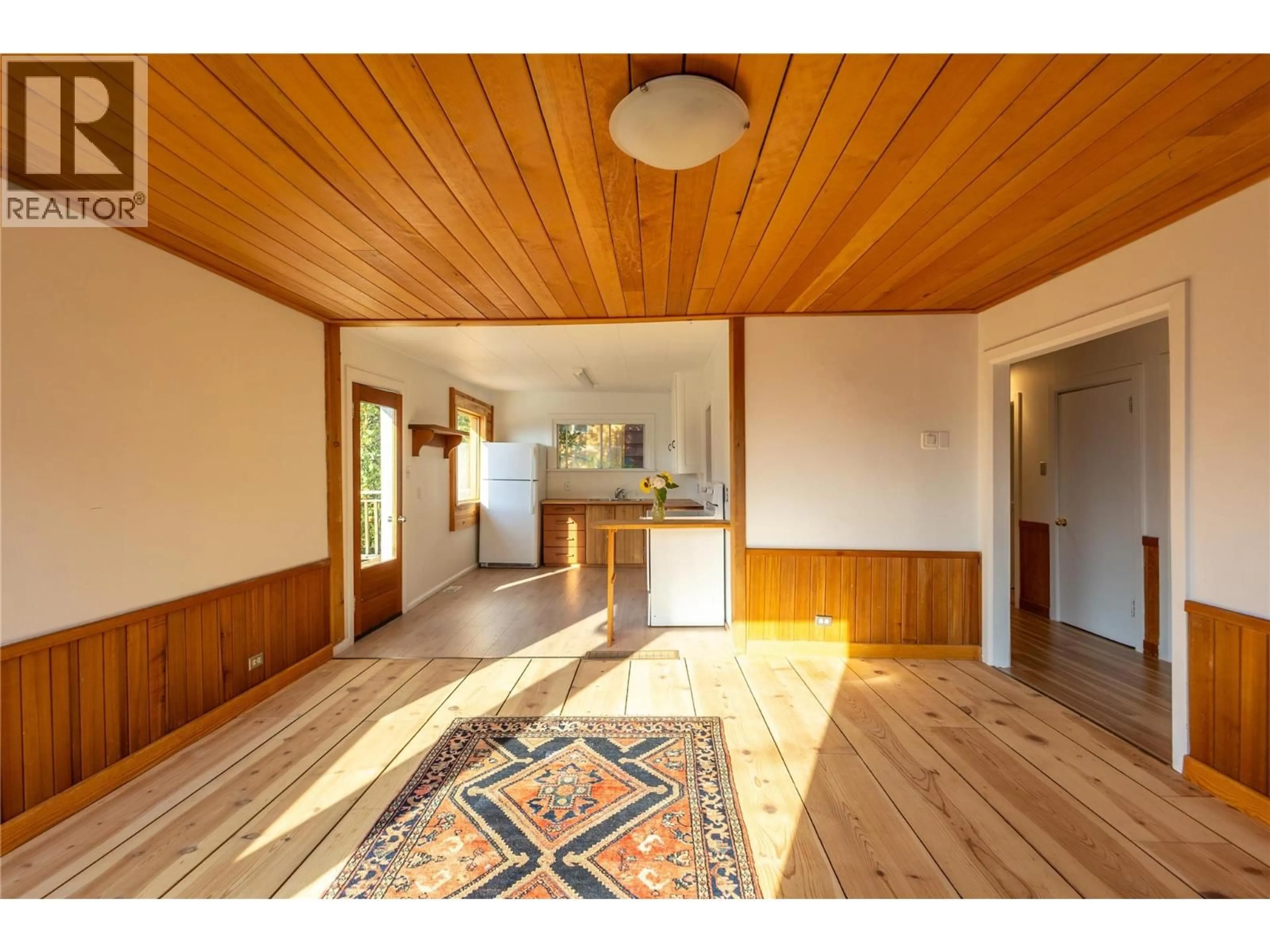 Indoor foyer for 601 RICHARDS STREET, Nelson British Columbia V1L5J7