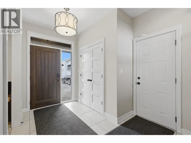 8702 BADGER DRIVE, Kamloops 3
