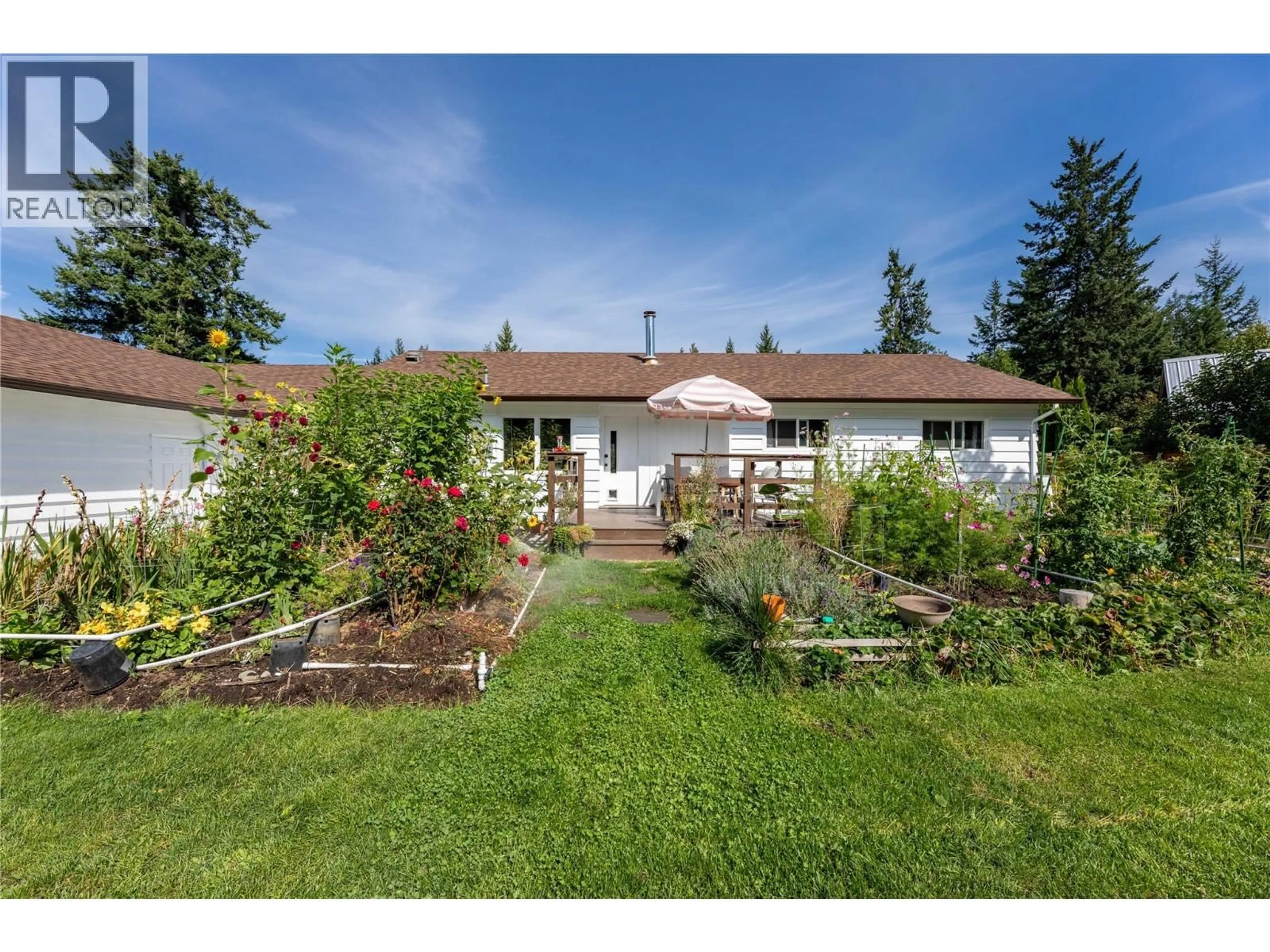 A pic from outside/outdoor area/front of a property/back of a property/a pic from drone, street for 7 - 1441 20 AVENUE SOUTHEAST, Salmon Arm British Columbia V1E2M9