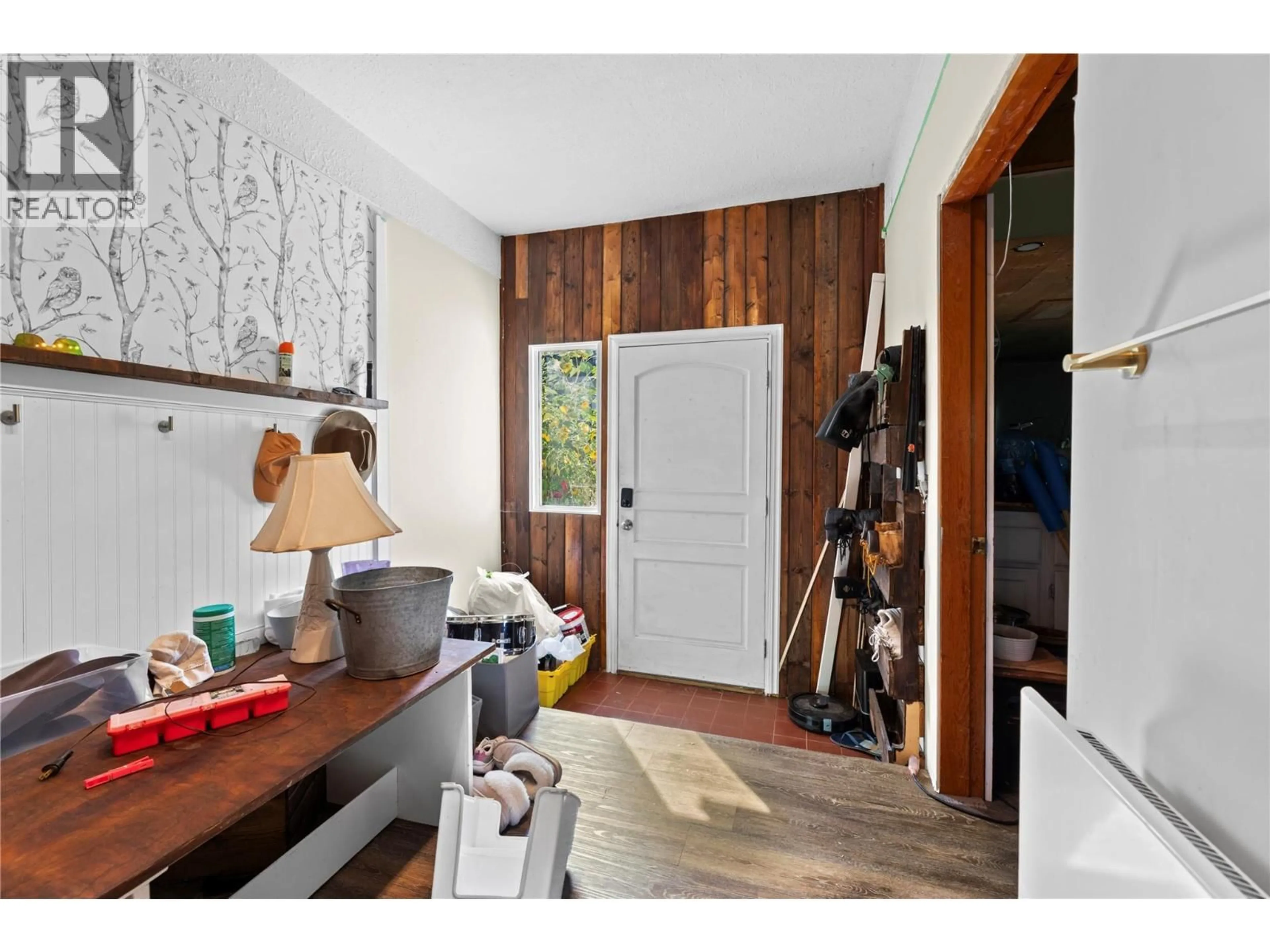 Indoor entryway for 7 - 1441 20 AVENUE SOUTHEAST, Salmon Arm British Columbia V1E2M9