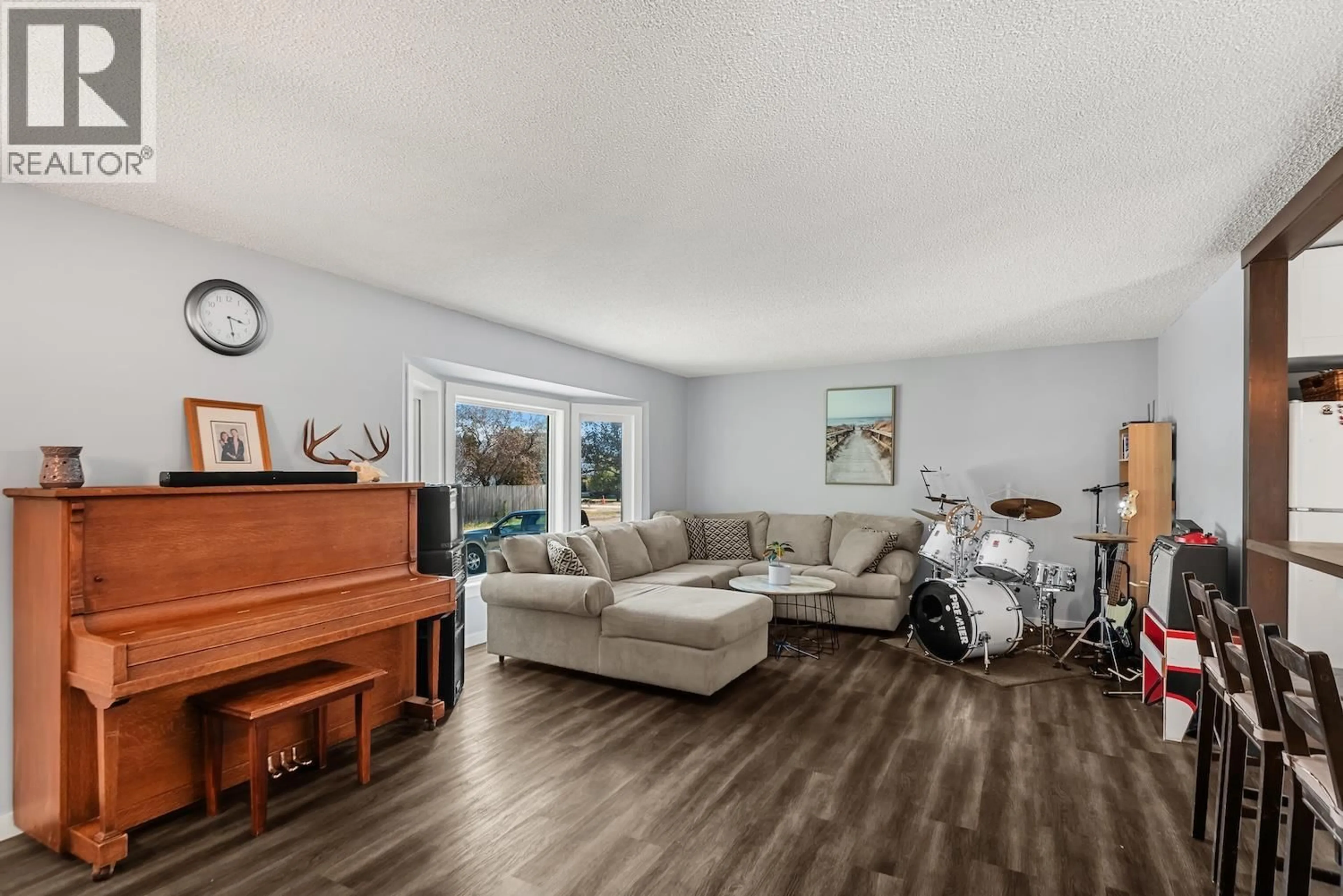 Living room with furniture, wood/laminate floor for 1641 11TH AVENUE, Fernie British Columbia V0B1M0