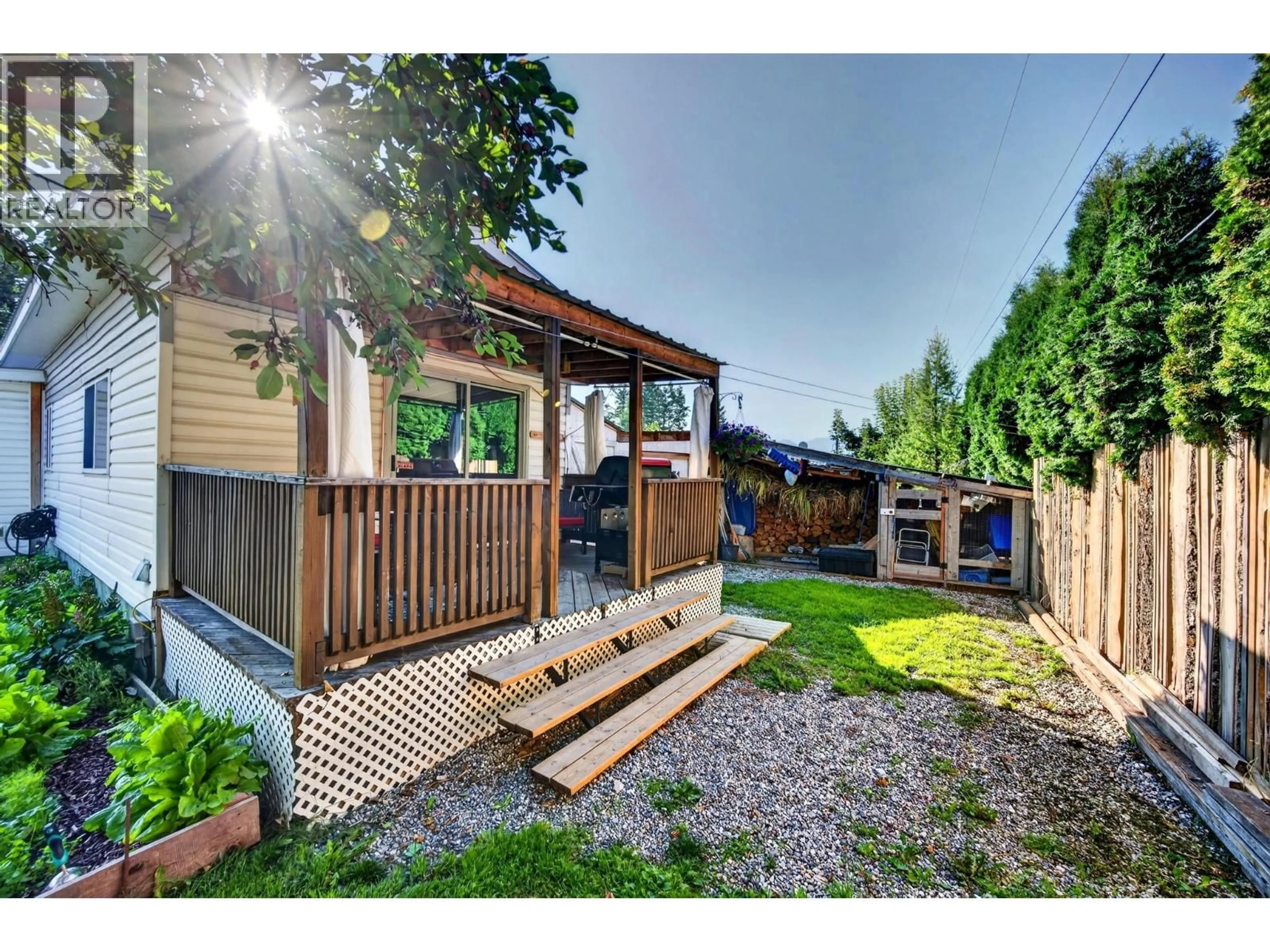 A pic from outside/outdoor area/front of a property/back of a property/a pic from drone, street for 5 - 1422 GOLDEN VIEW ROAD, Golden British Columbia V0A1H1