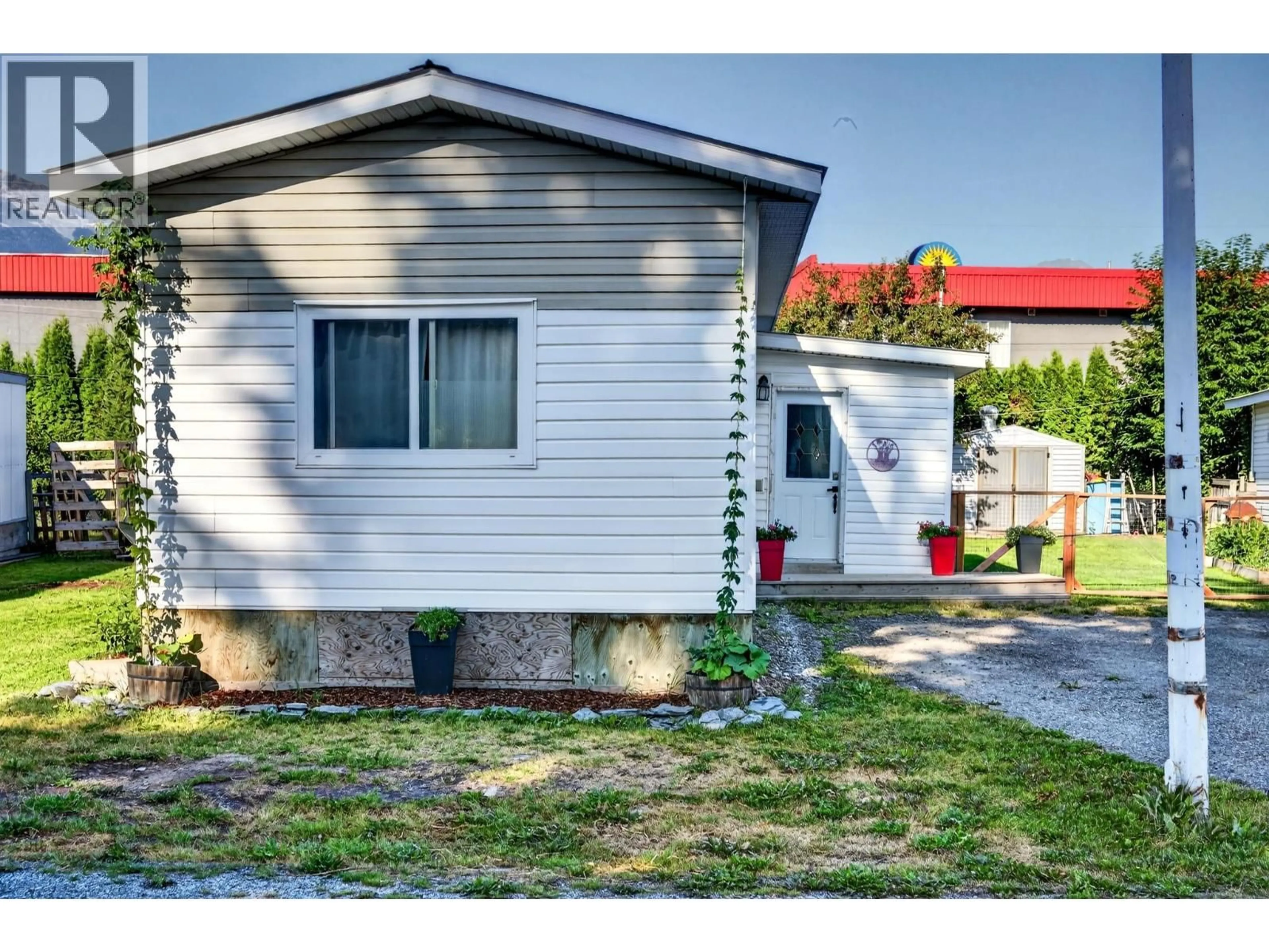 Home with vinyl exterior material, street for 5 - 1422 GOLDEN VIEW ROAD, Golden British Columbia V0A1H1