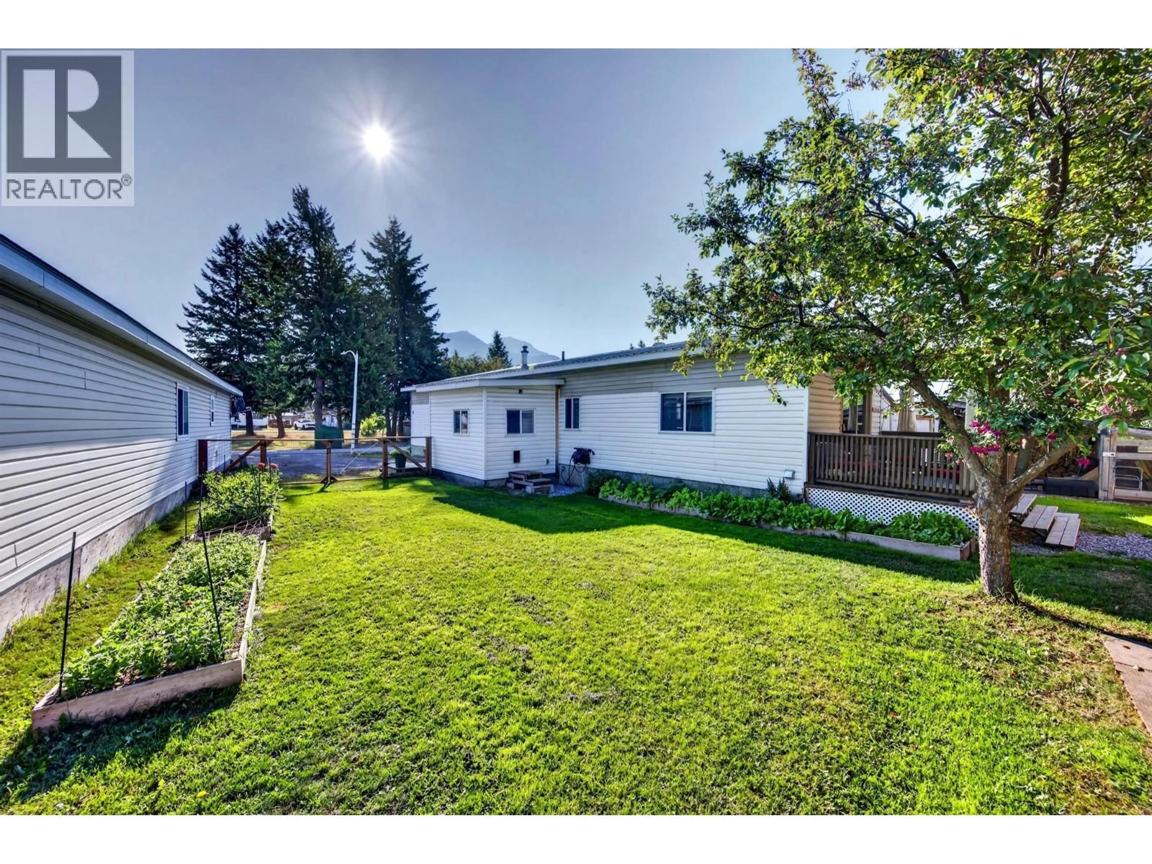 A pic from outside/outdoor area/front of a property/back of a property/a pic from drone, street for 5 - 1422 GOLDEN VIEW ROAD, Golden British Columbia V0A1H1