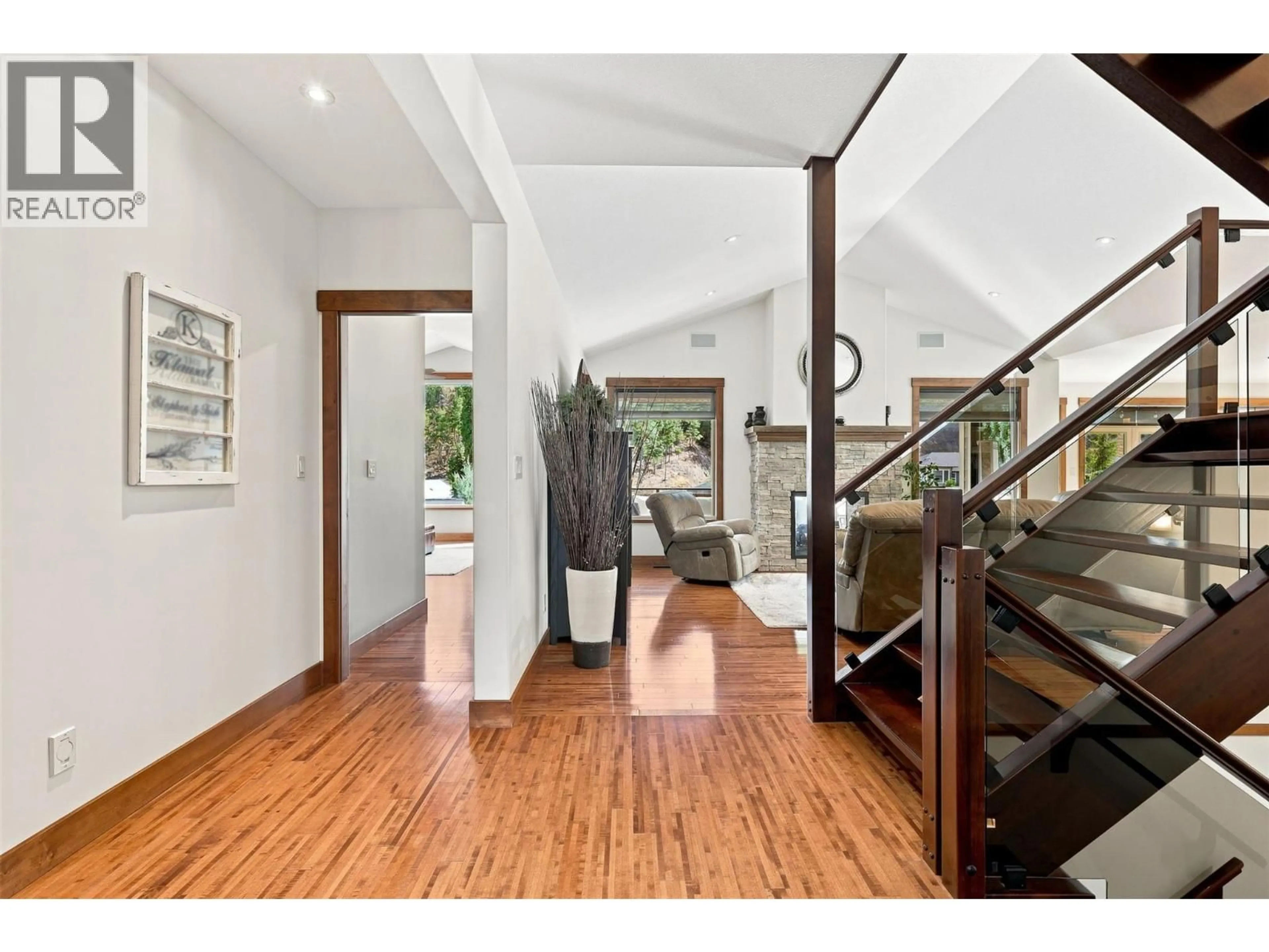 Indoor foyer for 3079 BIRKENHEAD DRIVE, Kamloops British Columbia V2E2T6