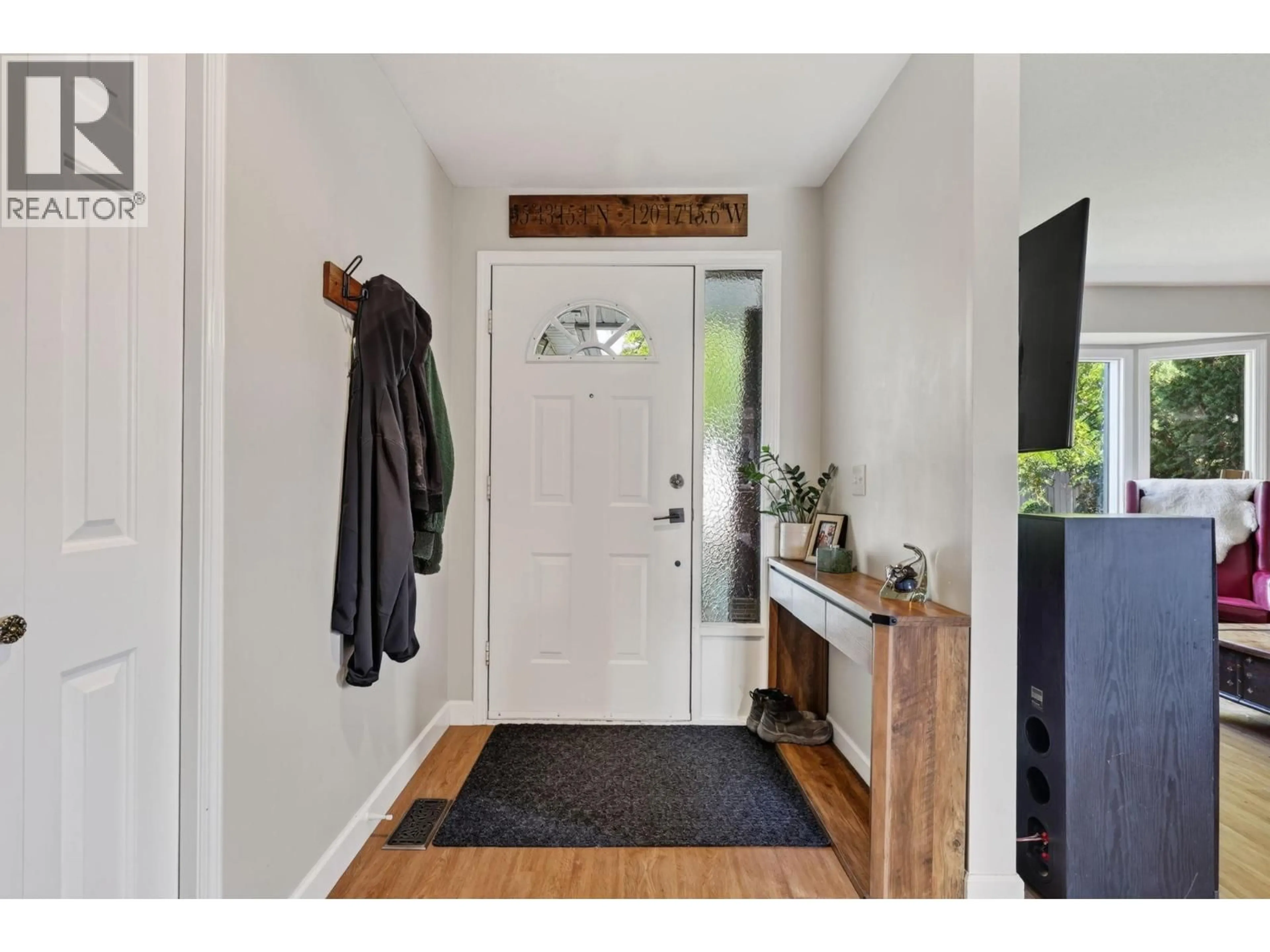 Indoor entryway for 2054 ASTER ROAD, Kelowna British Columbia V1V1P4