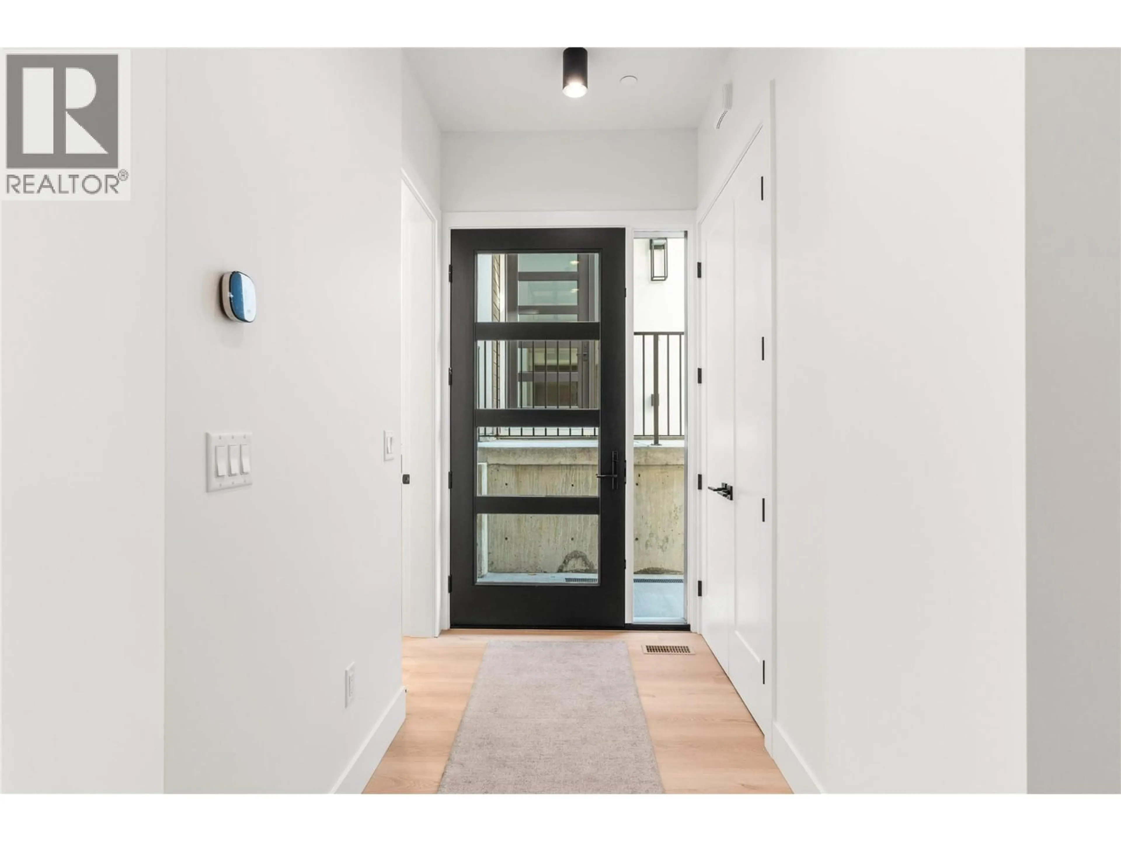 Indoor entryway for 5 - 7920 KIDSTON ROAD, Coldstream British Columbia V1B0B4