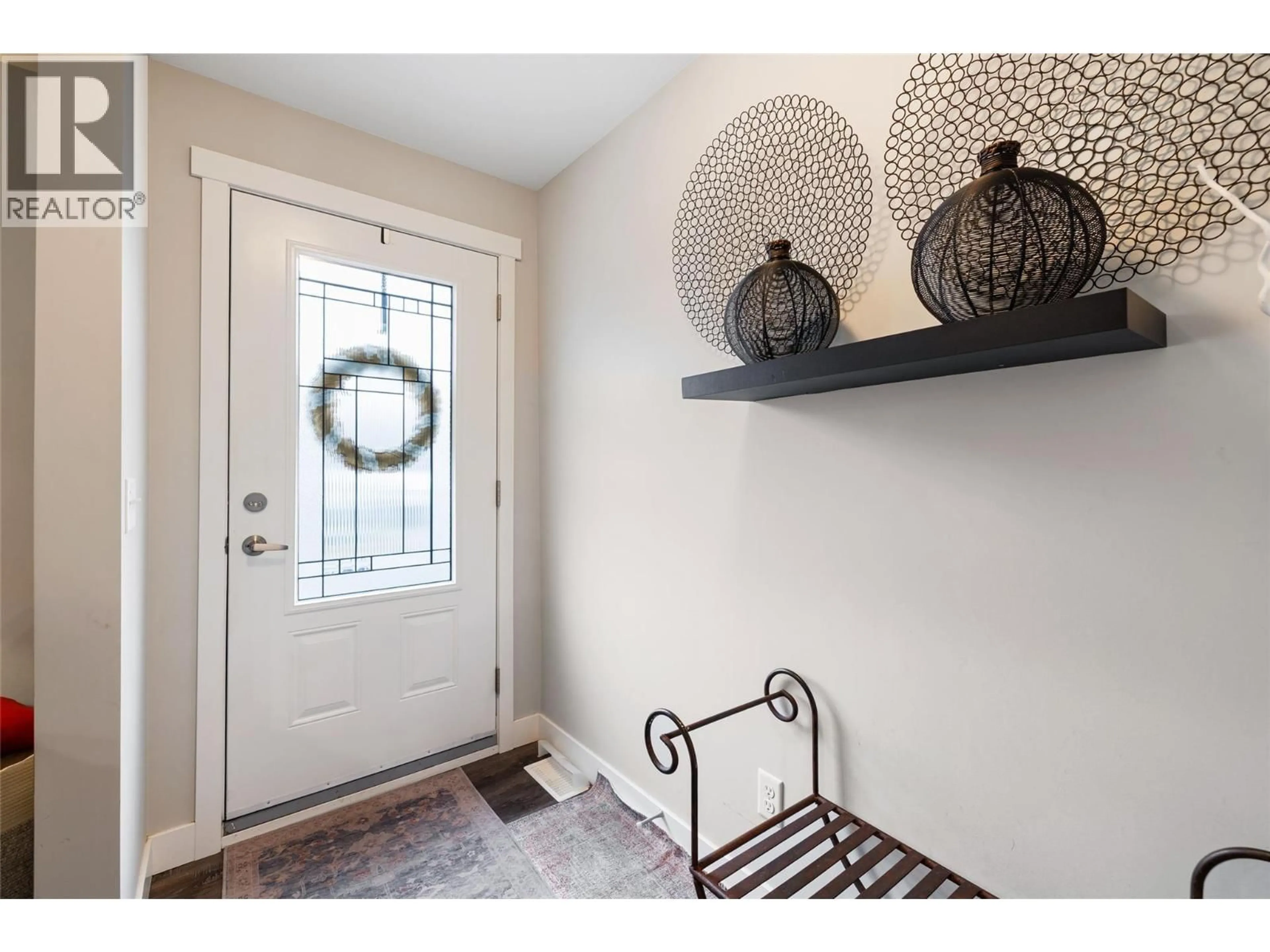 Indoor entryway for 81 - 1835 NANCEE WAY COURT, Kelowna British Columbia V1Z4C1