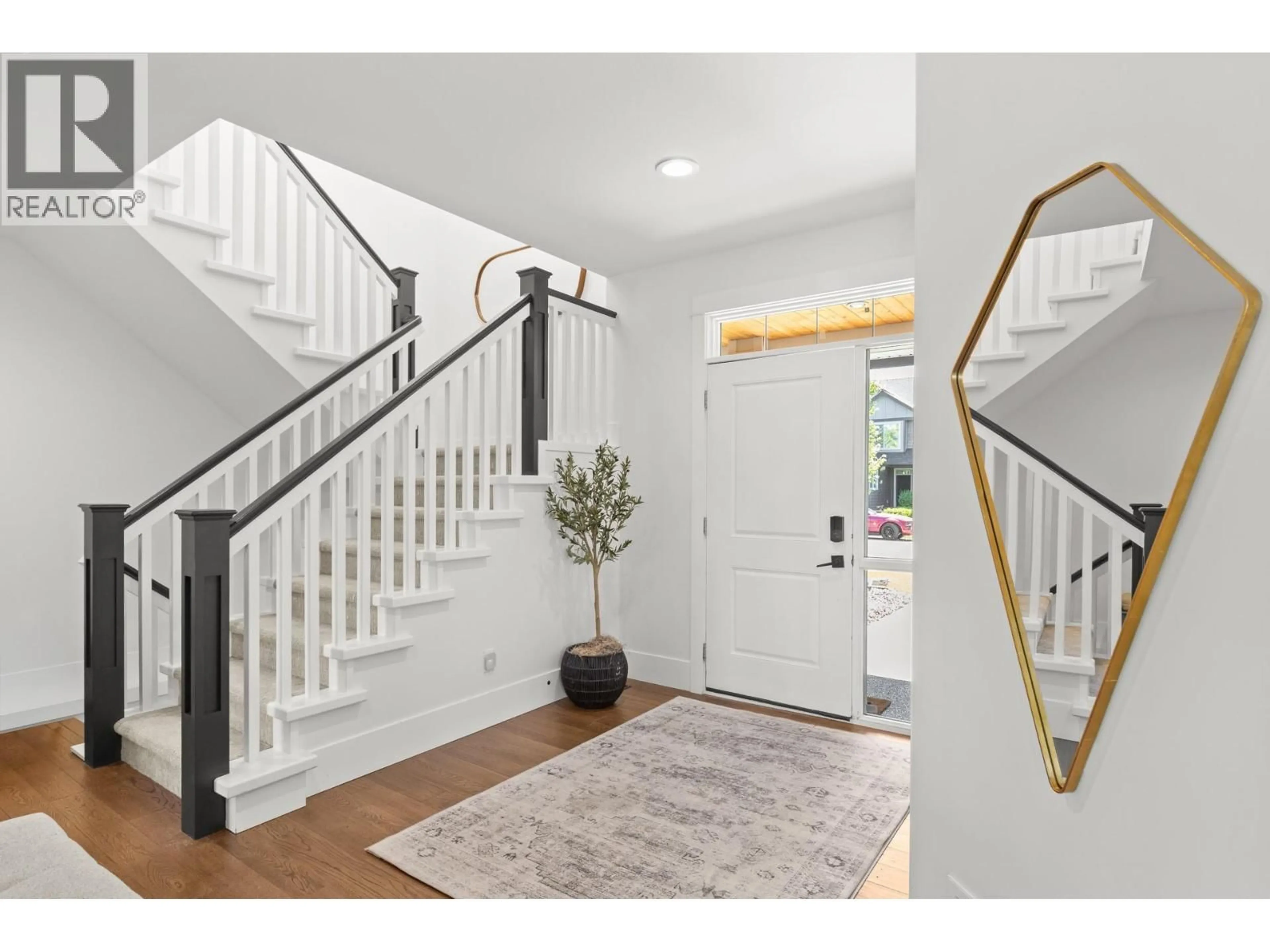 Indoor entryway for 128 - 515 WREN PLACE, Kelowna British Columbia V1W5H7