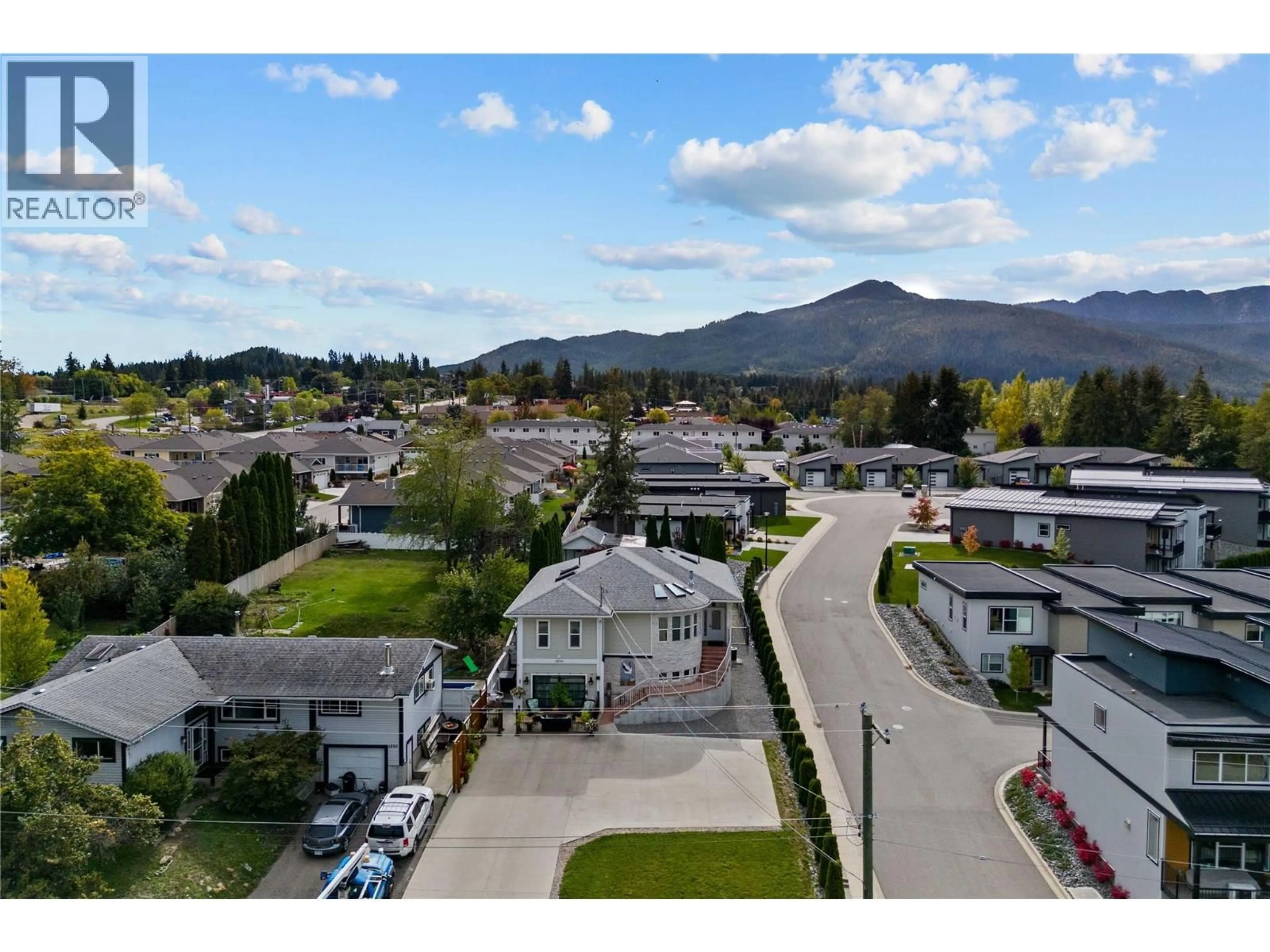 A pic from outside/outdoor area/front of a property/back of a property/a pic from drone, mountain view for 2860 15 AVENUE NORTHEAST, Salmon Arm British Columbia V1E2B6