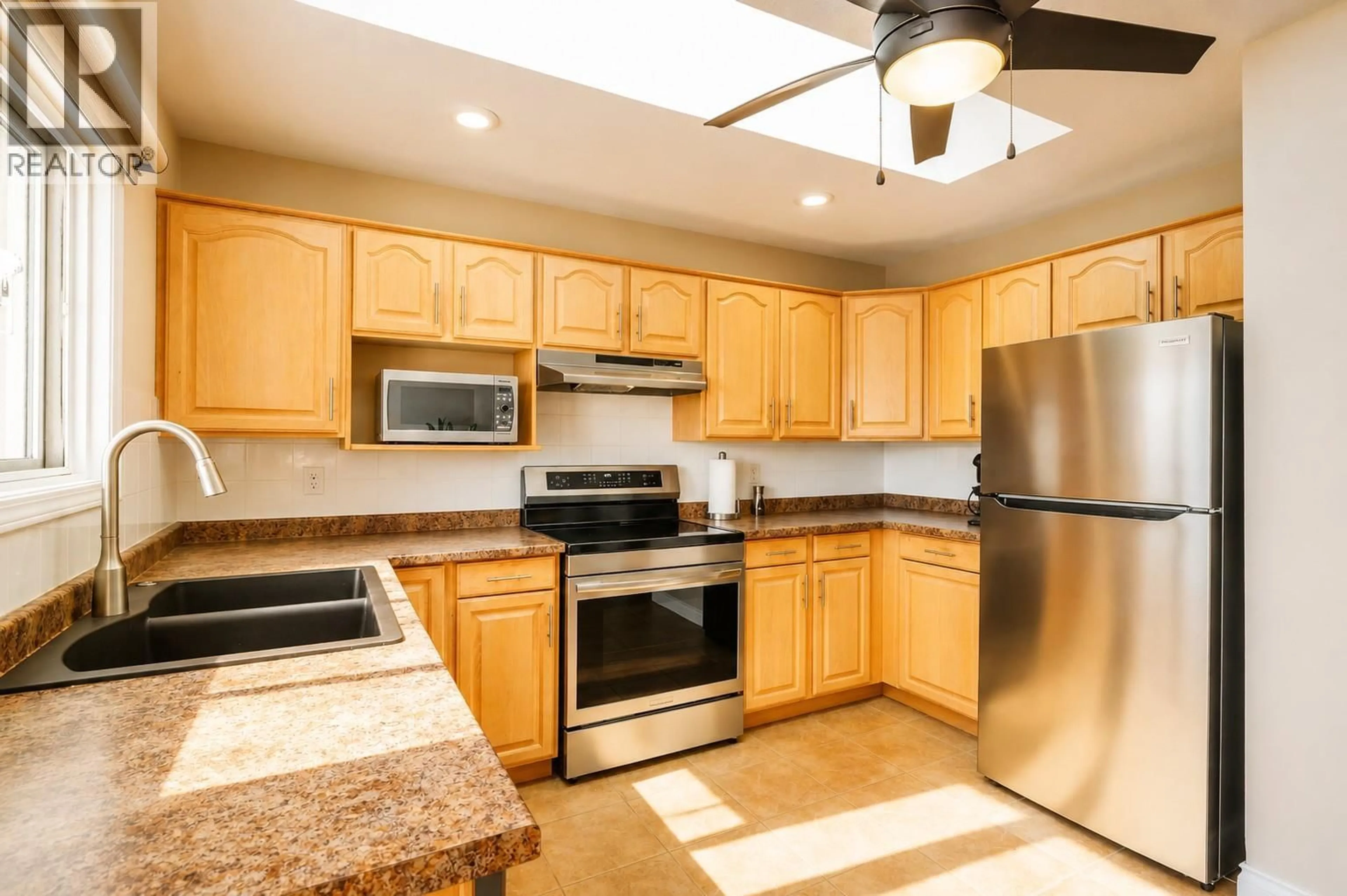 Standard kitchen, ceramic/tile floor for 204 - 4450 PONDEROSA DRIVE, Peachland British Columbia V0H1X5