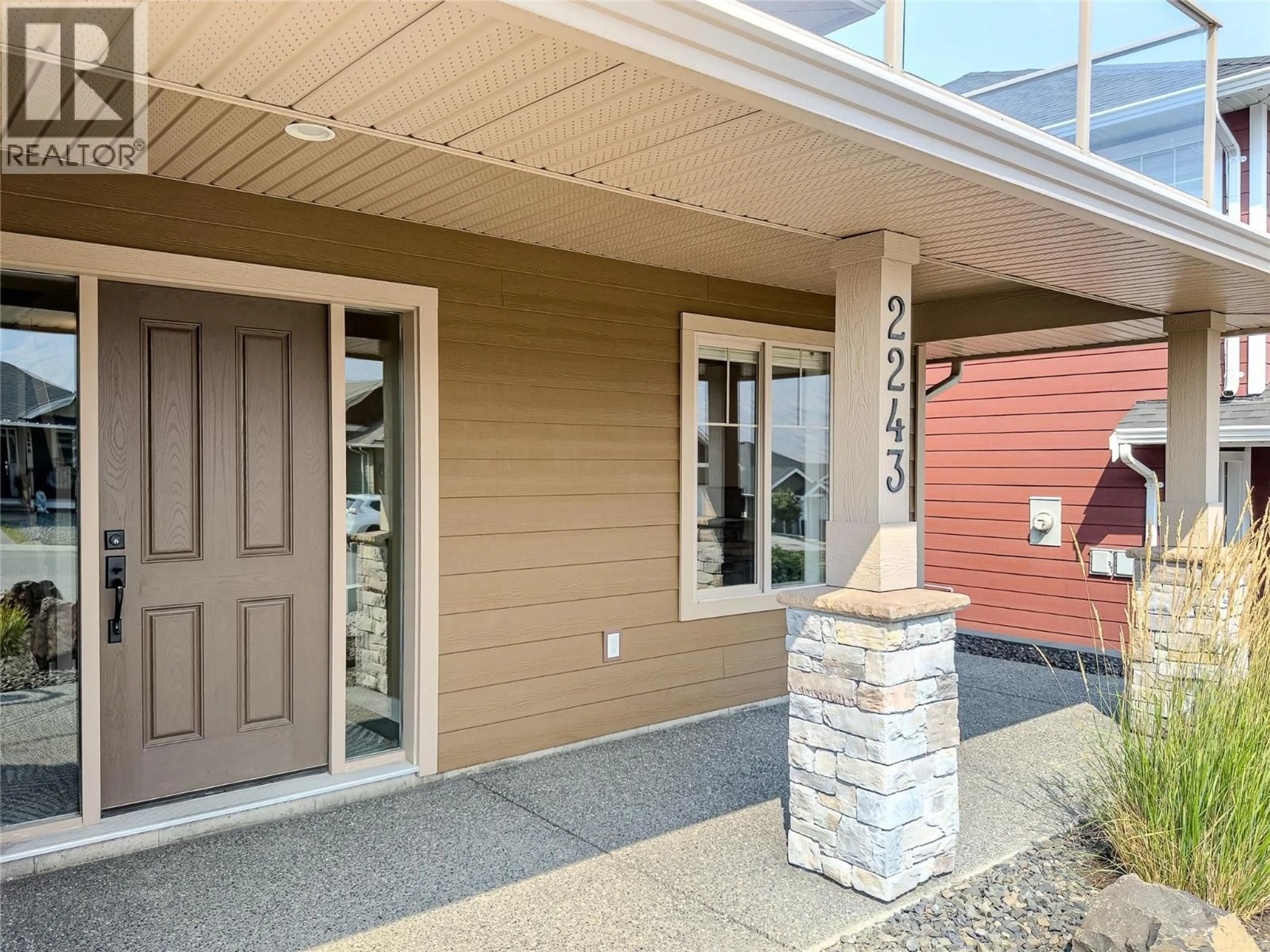 Indoor entryway for 2243 GRASSLANDS BOULEVARD, Kamloops British Columbia V2B0E3