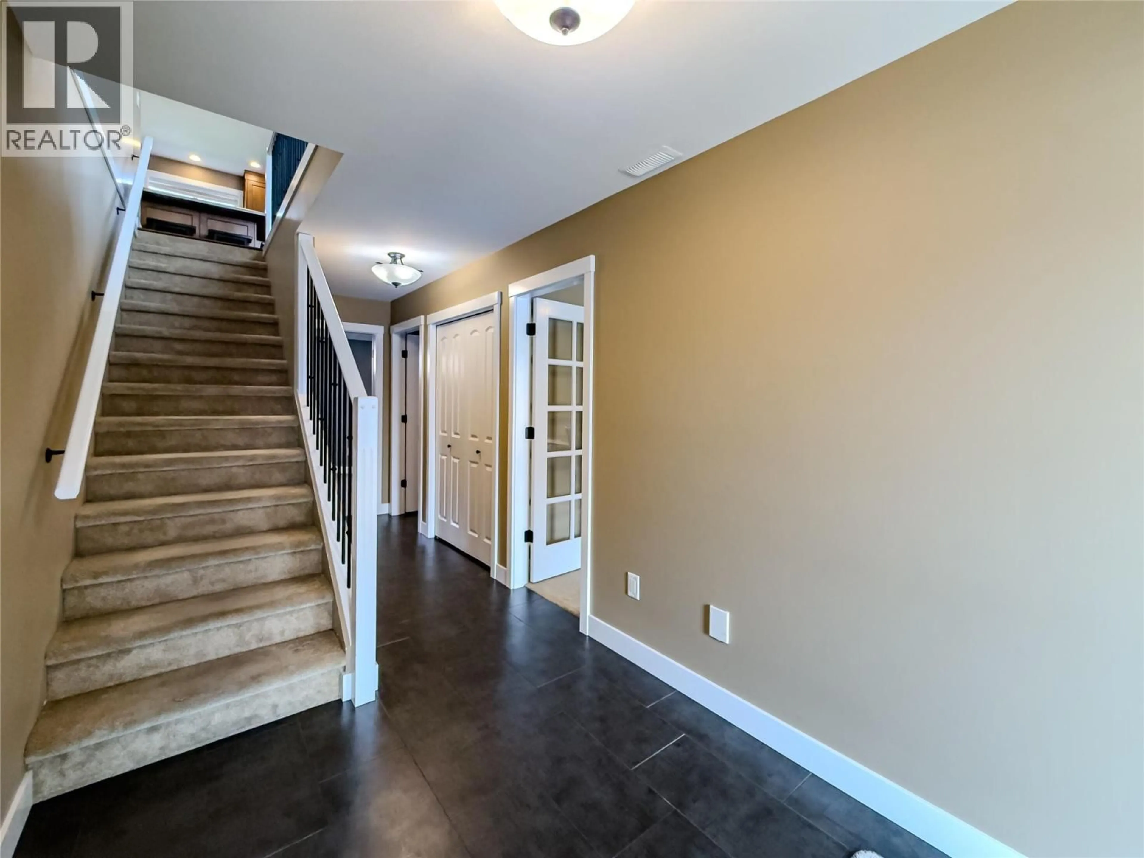 Indoor entryway for 2243 GRASSLANDS BOULEVARD, Kamloops British Columbia V2B0E3
