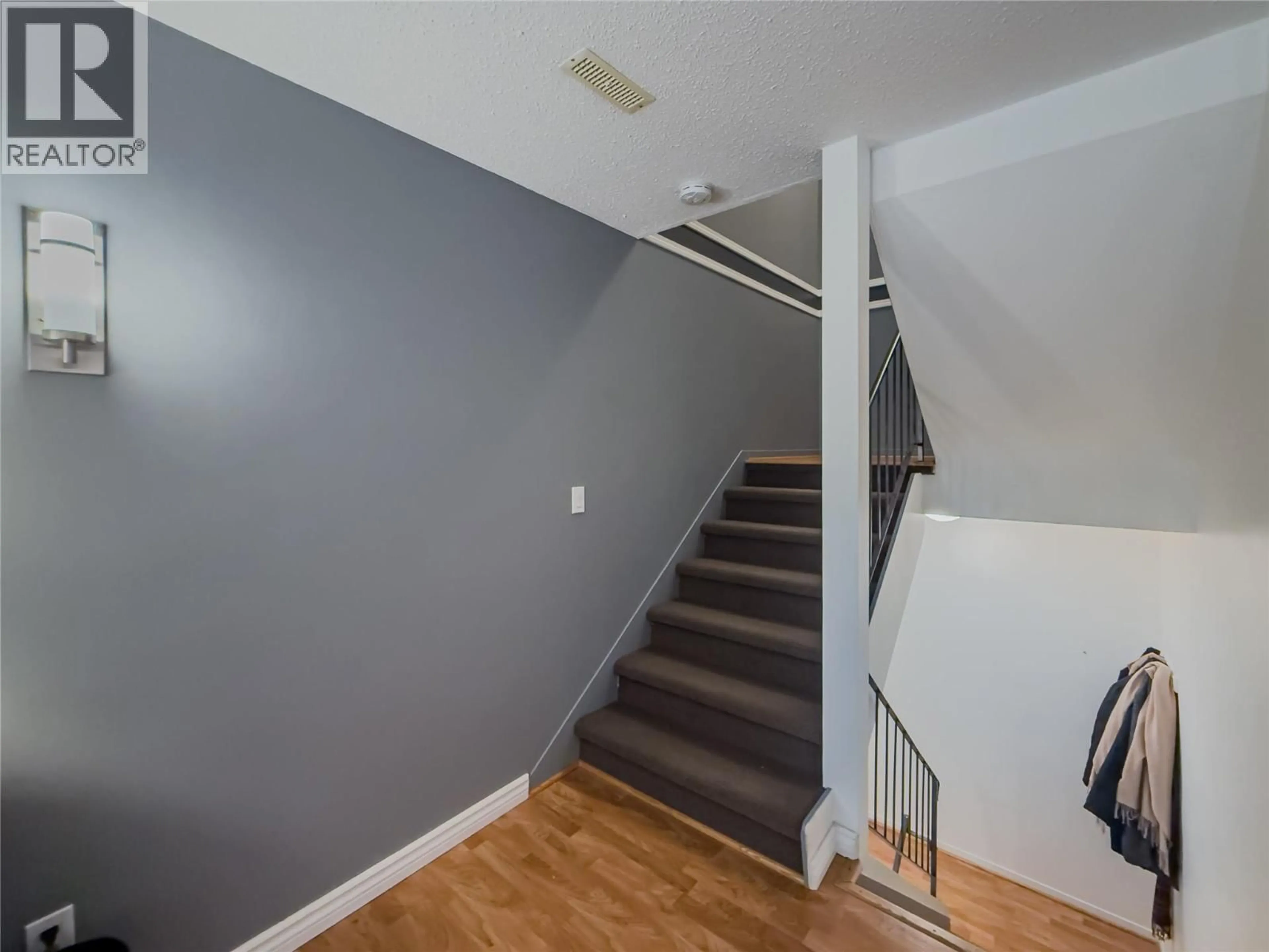 Stairs for 70 - 1221 HUGH ALLAN DRIVE, Kamloops British Columbia V1S1M7