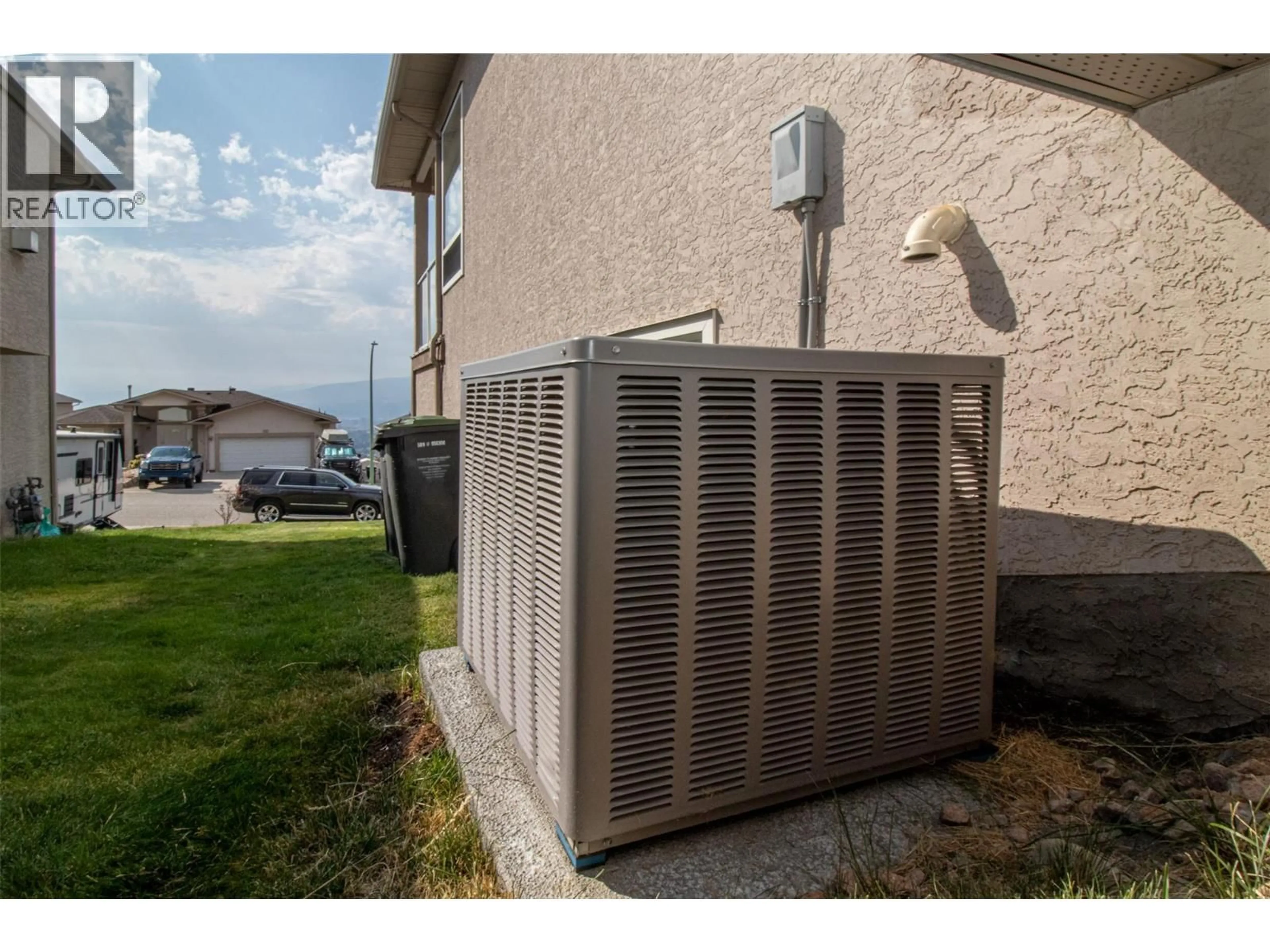 Unknown for 843 LONE PINE DRIVE, Kelowna British Columbia V1P1A1