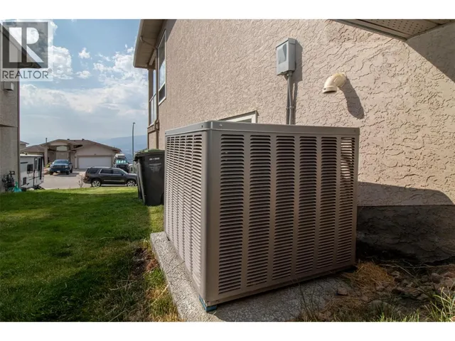 843 LONE PINE DRIVE, Kelowna 3
