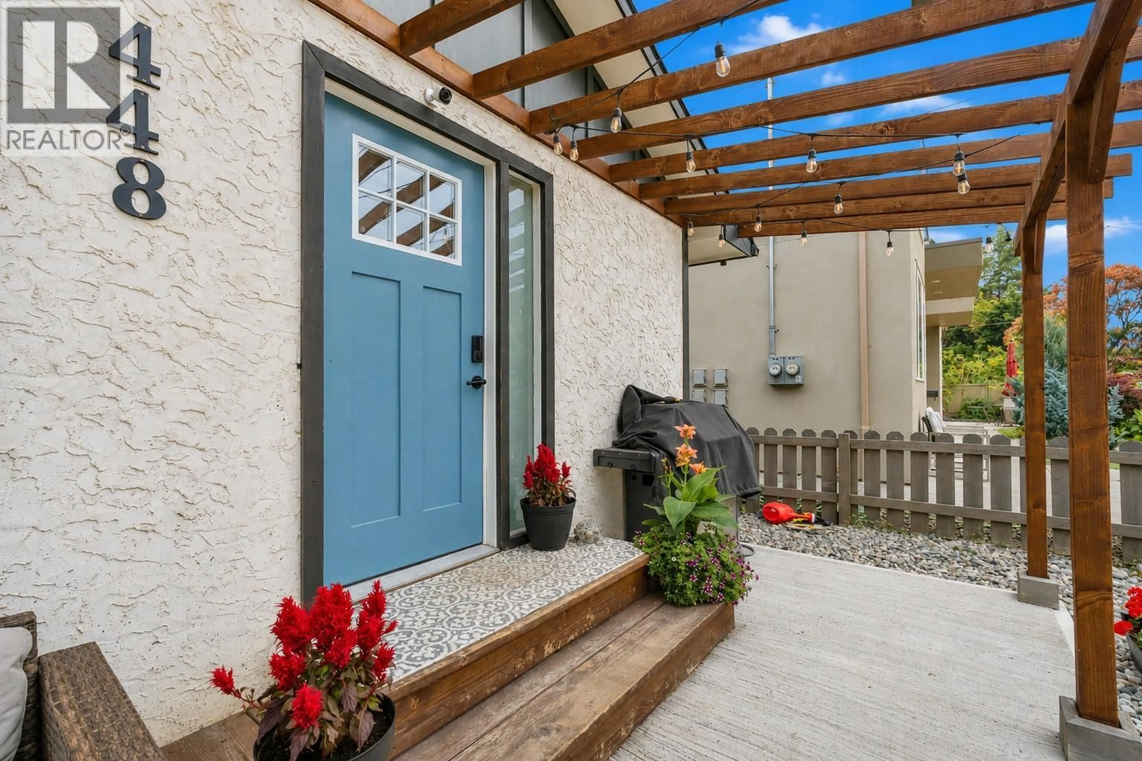 Indoor entryway for 448 CARIBOU STREET, Penticton British Columbia V2A5W6