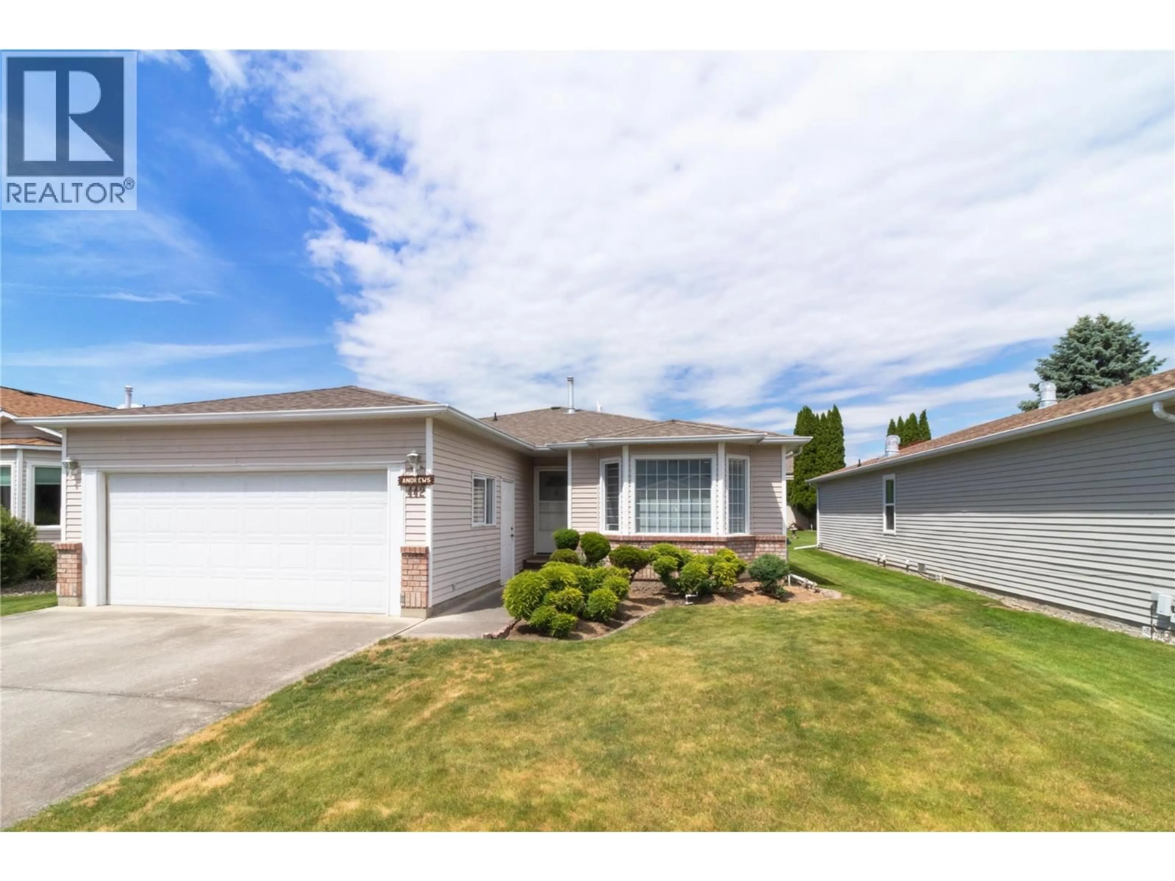 Home with vinyl exterior material, street for 442 - 1260 RAYMER AVENUE, Kelowna British Columbia V1W3S5