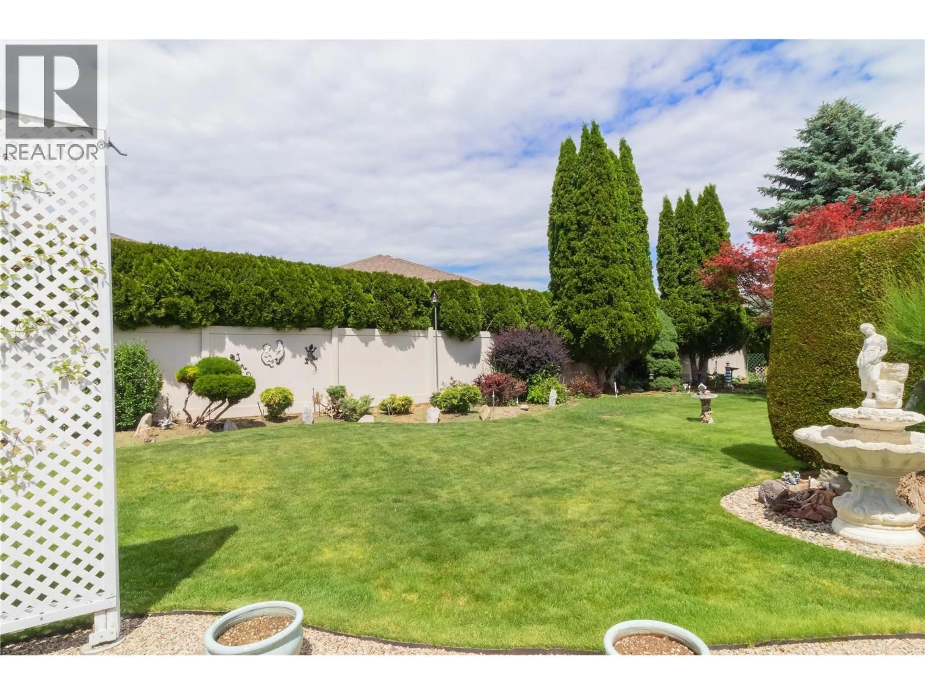 A pic from outside/outdoor area/front of a property/back of a property/a pic from drone, unknown for 442 - 1260 RAYMER AVENUE, Kelowna British Columbia V1W3S5