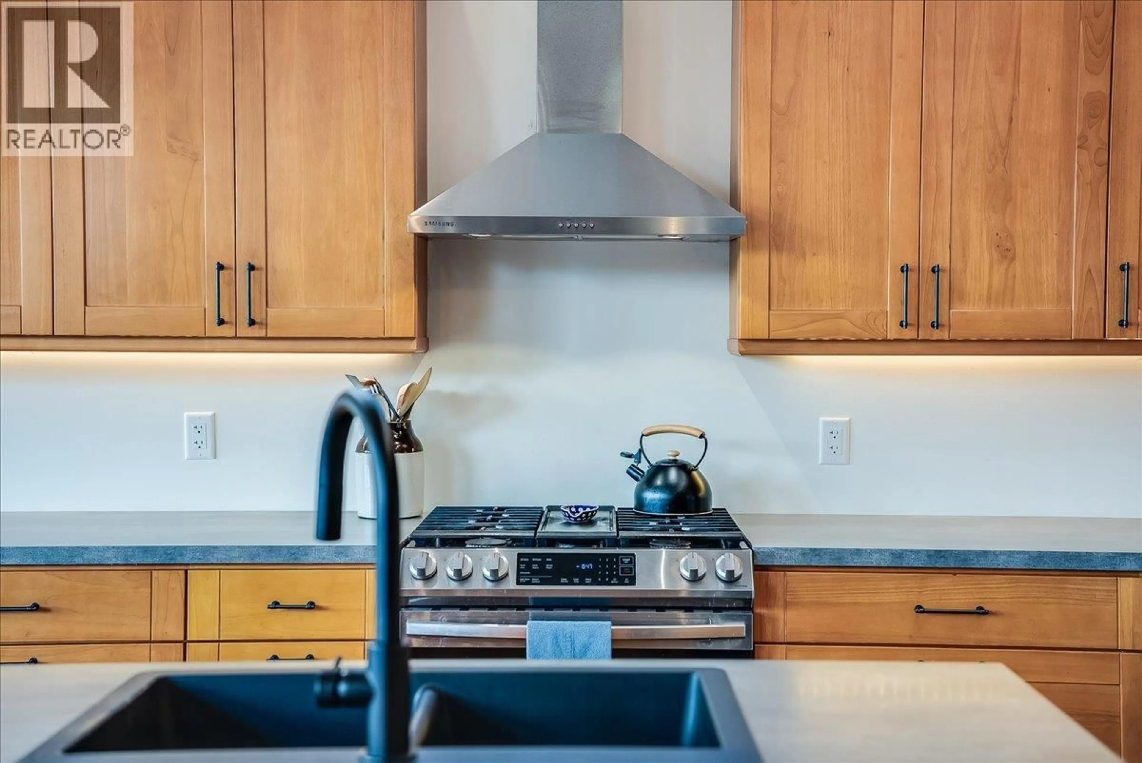 Contemporary kitchen, unknown for 1715A LEROI AVENUE, Rossland British Columbia V0G1Y0