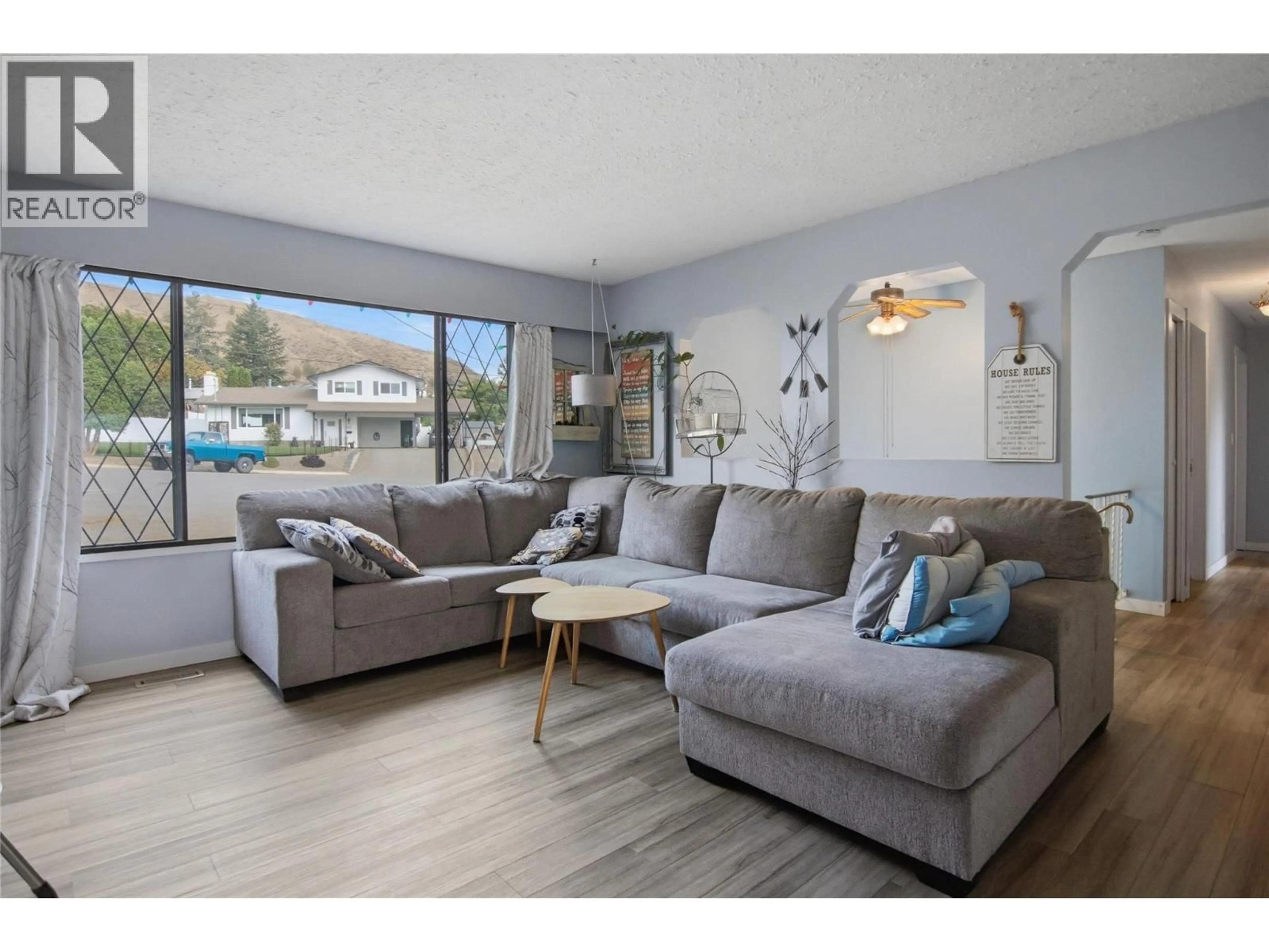 Living room with furniture, wood/laminate floor for 815 KAMBIA CRESCENT, Kamloops British Columbia V2B7M8