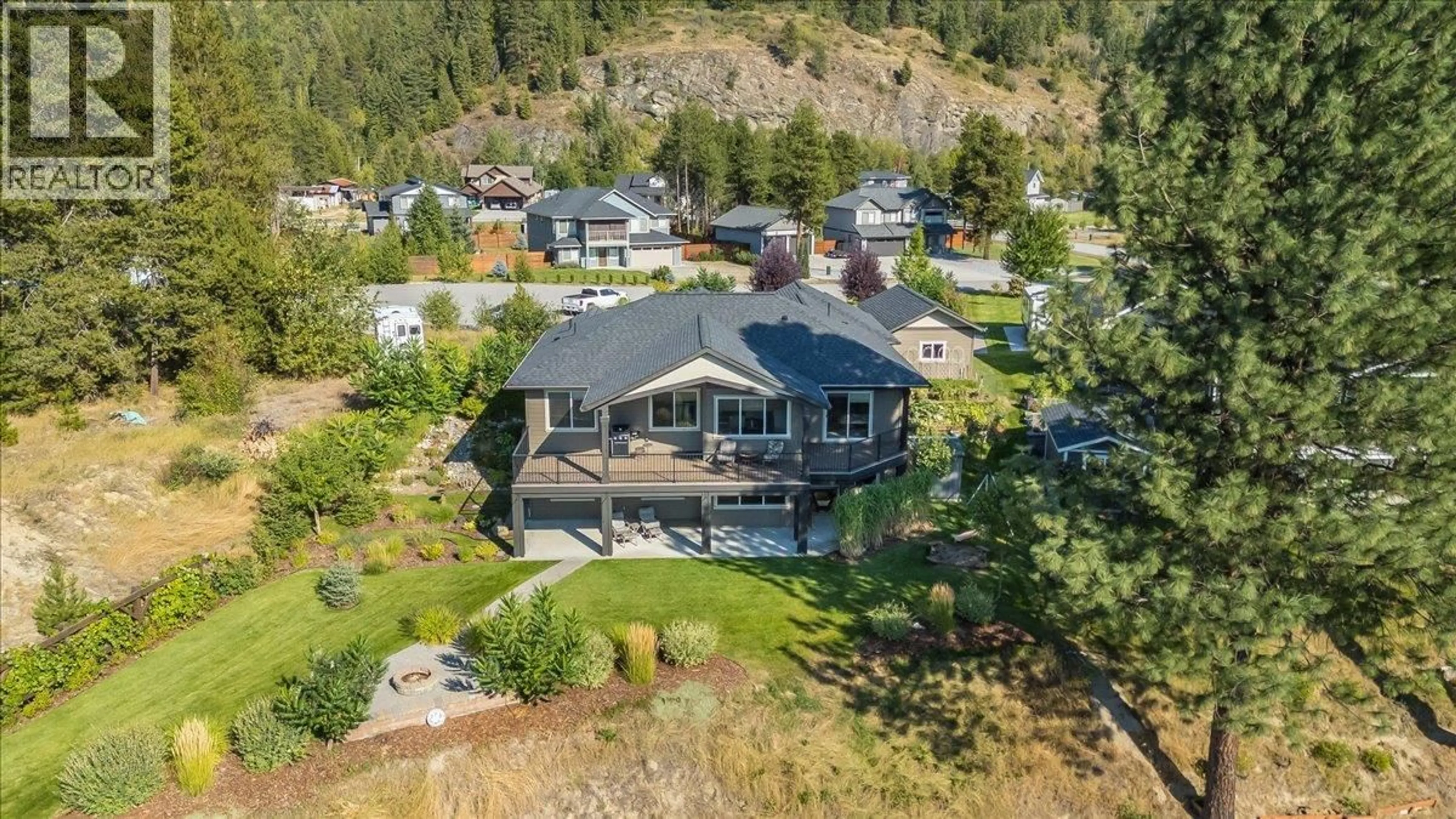 A pic from outside/outdoor area/front of a property/back of a property/a pic from drone, unknown for 737 PRAIRIE SOUTH ROAD, Castlegar British Columbia V1N4K6
