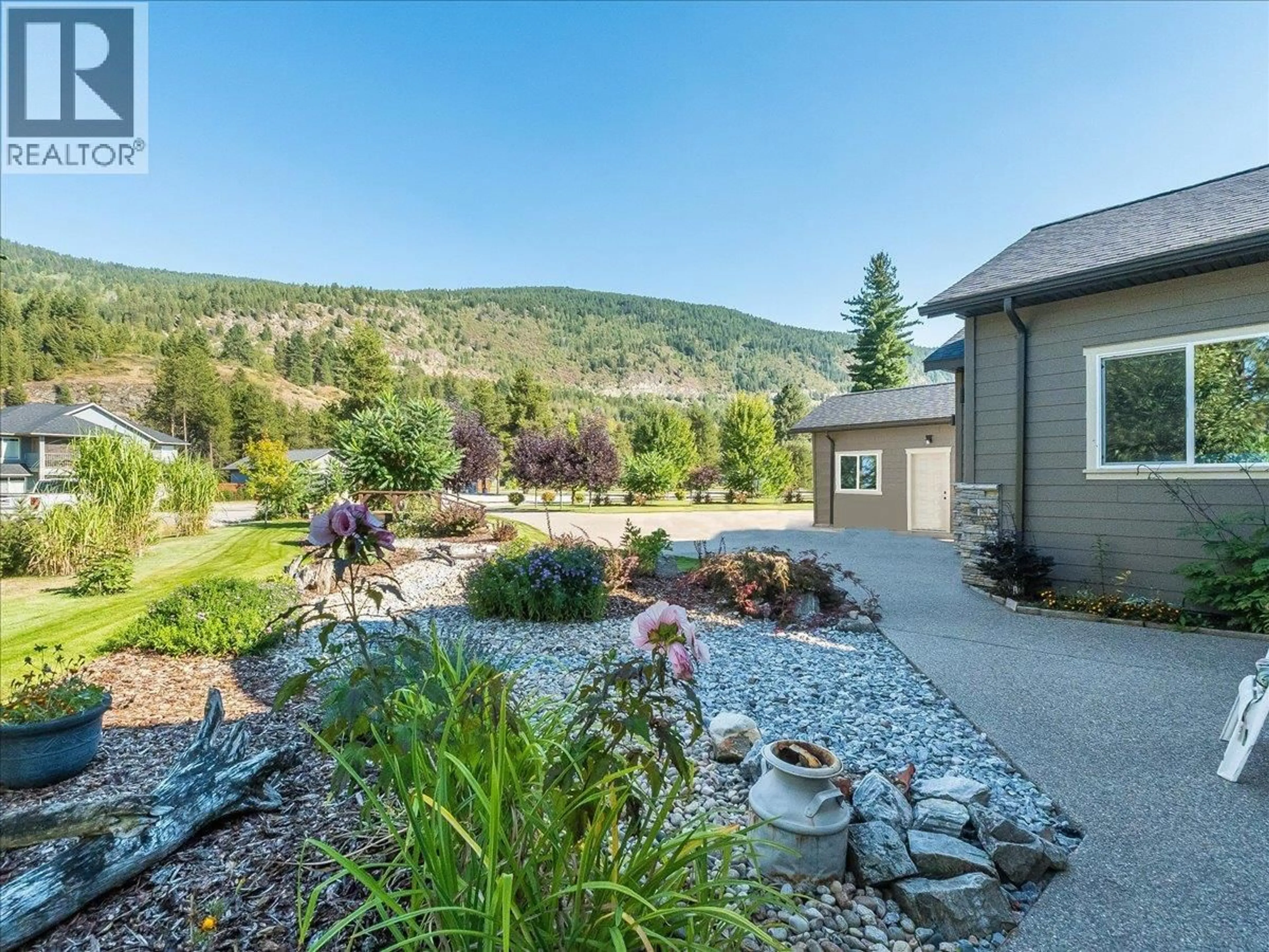 Unknown for 737 PRAIRIE SOUTH ROAD, Castlegar British Columbia V1N4K6