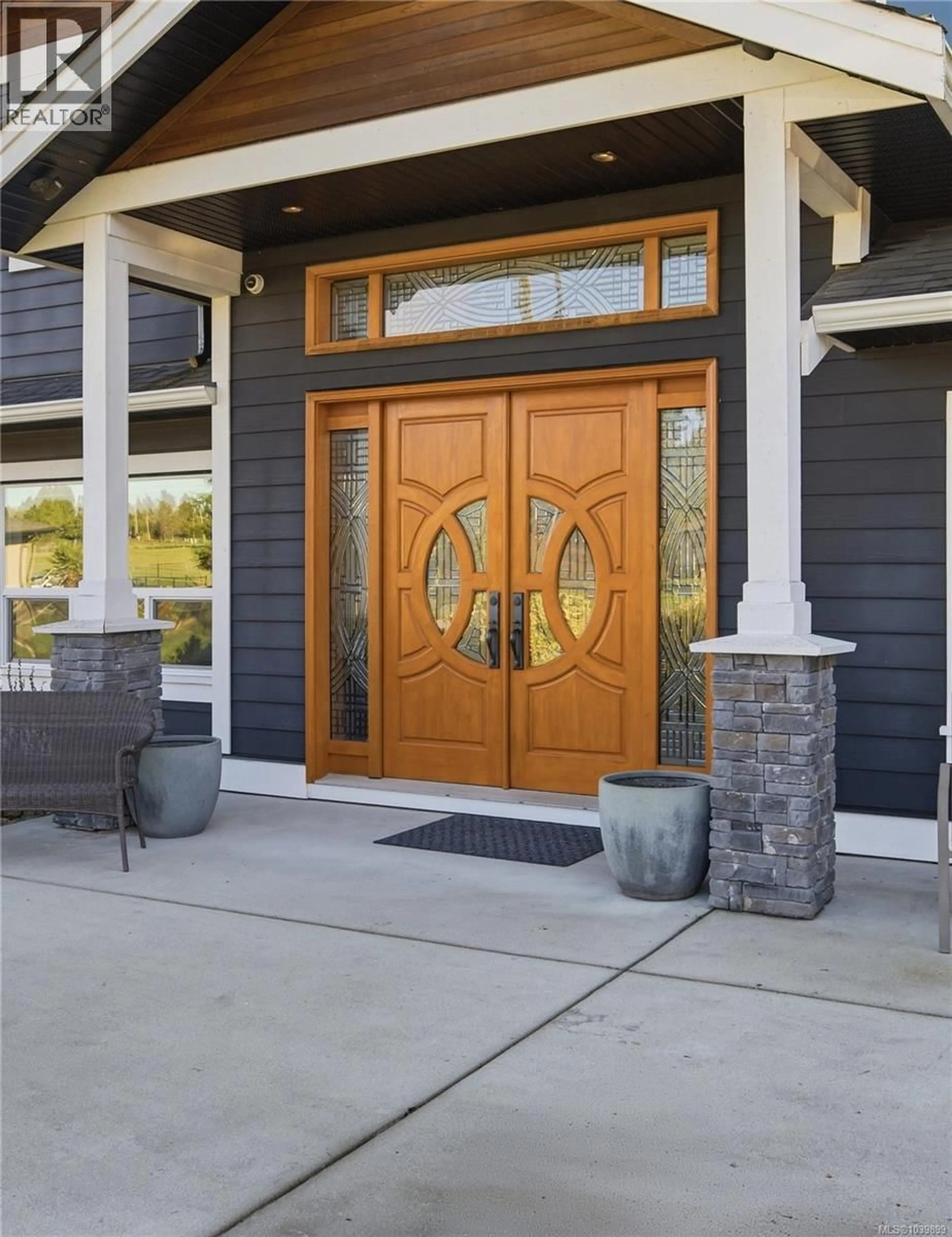 Indoor entryway for 8711 BOURNE TERRACE, North Saanich British Columbia V8L1L8