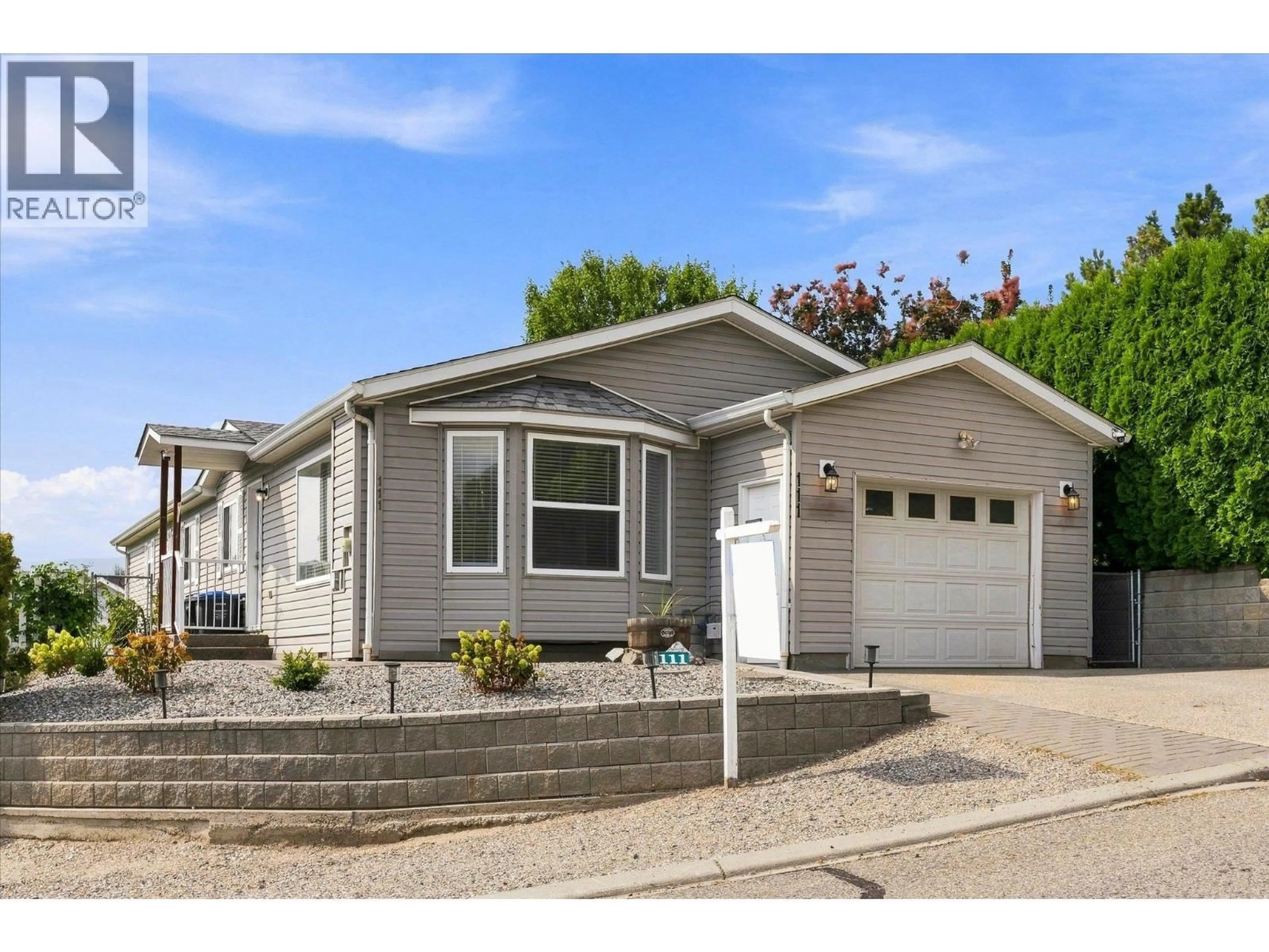 Home with vinyl exterior material, street for 111 - 2550 HOLLYWOOD ROAD NORTH, Kelowna British Columbia V1V2S6