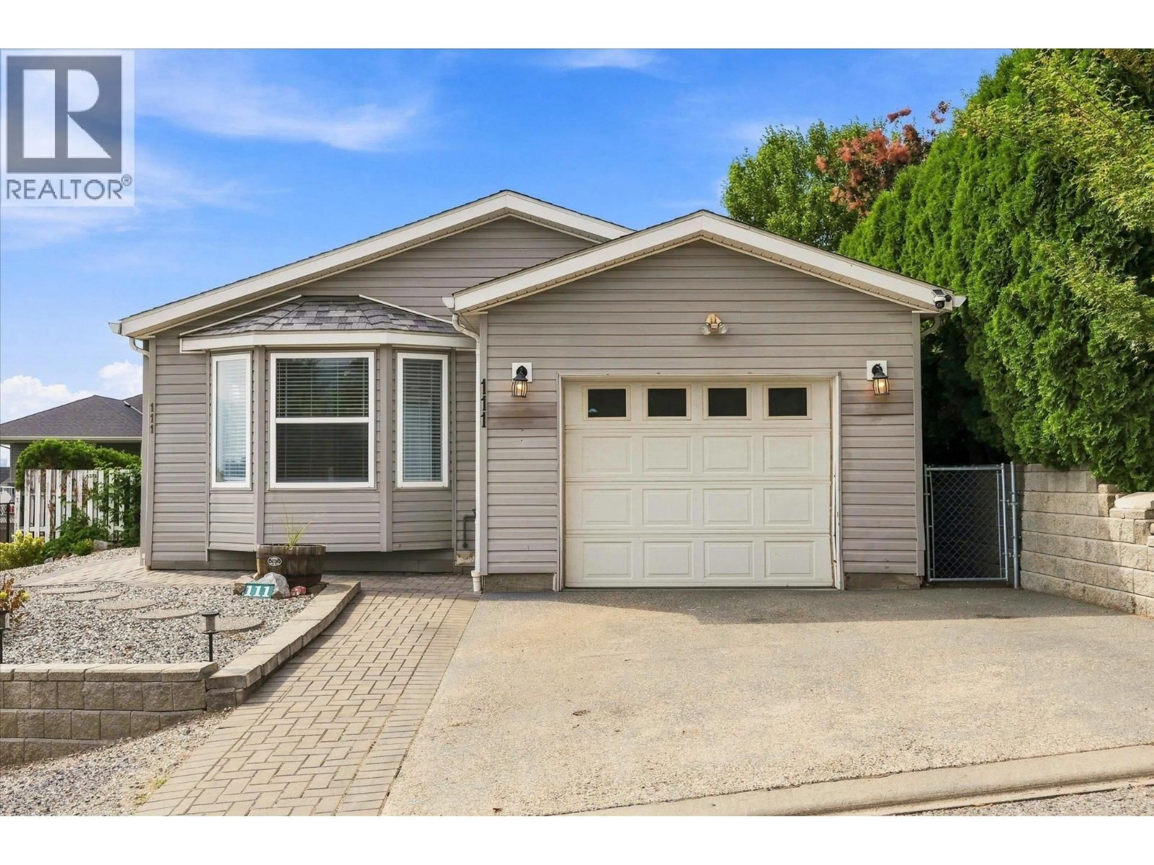 Home with vinyl exterior material, street for 111 - 2550 HOLLYWOOD ROAD NORTH, Kelowna British Columbia V1V2S6