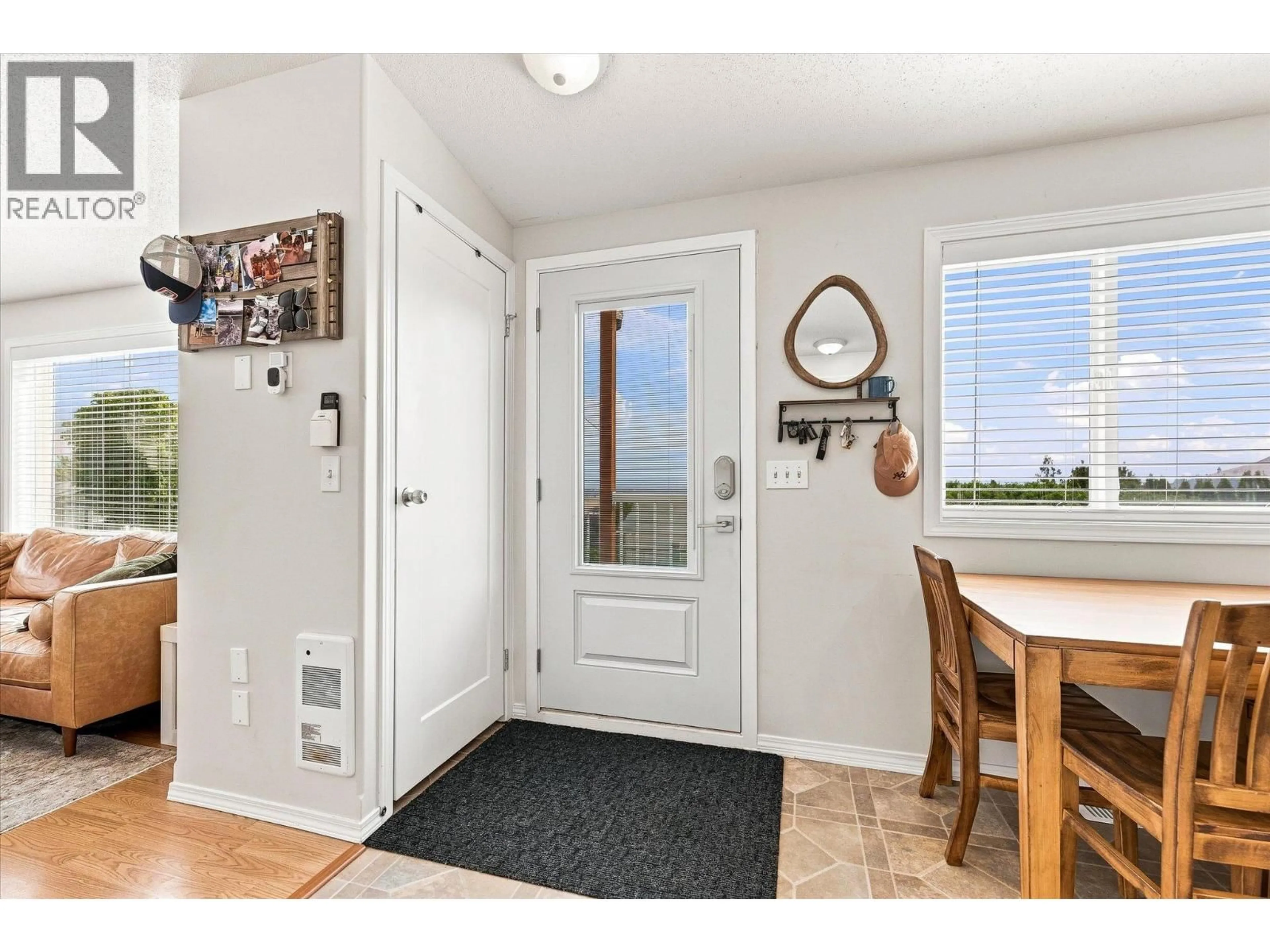 Indoor entryway for 111 - 2550 HOLLYWOOD ROAD NORTH, Kelowna British Columbia V1V2S6