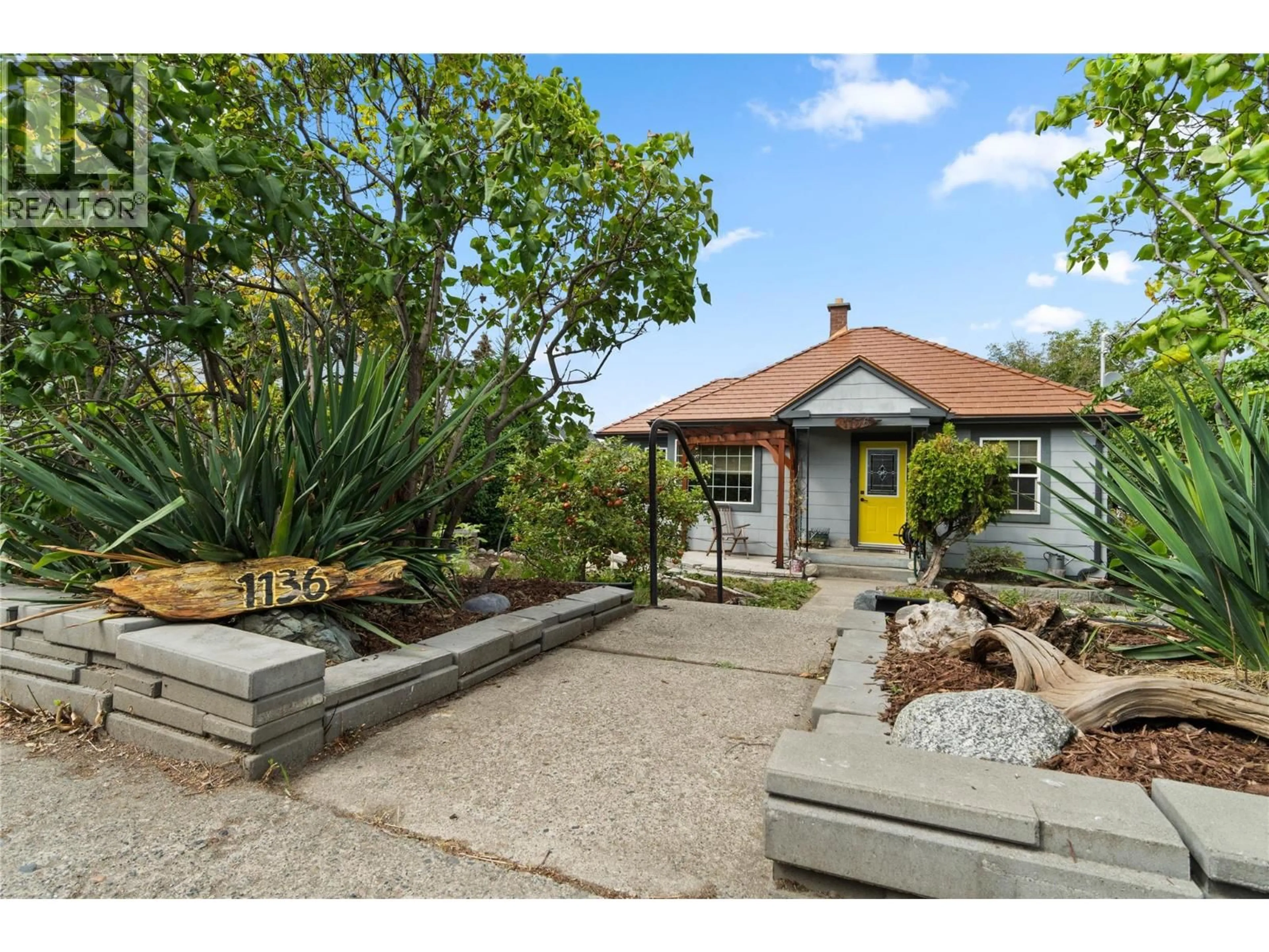 A pic from outside/outdoor area/front of a property/back of a property/a pic from drone, street for 1136 DOMINION STREET, Kamloops British Columbia V2C2Y7