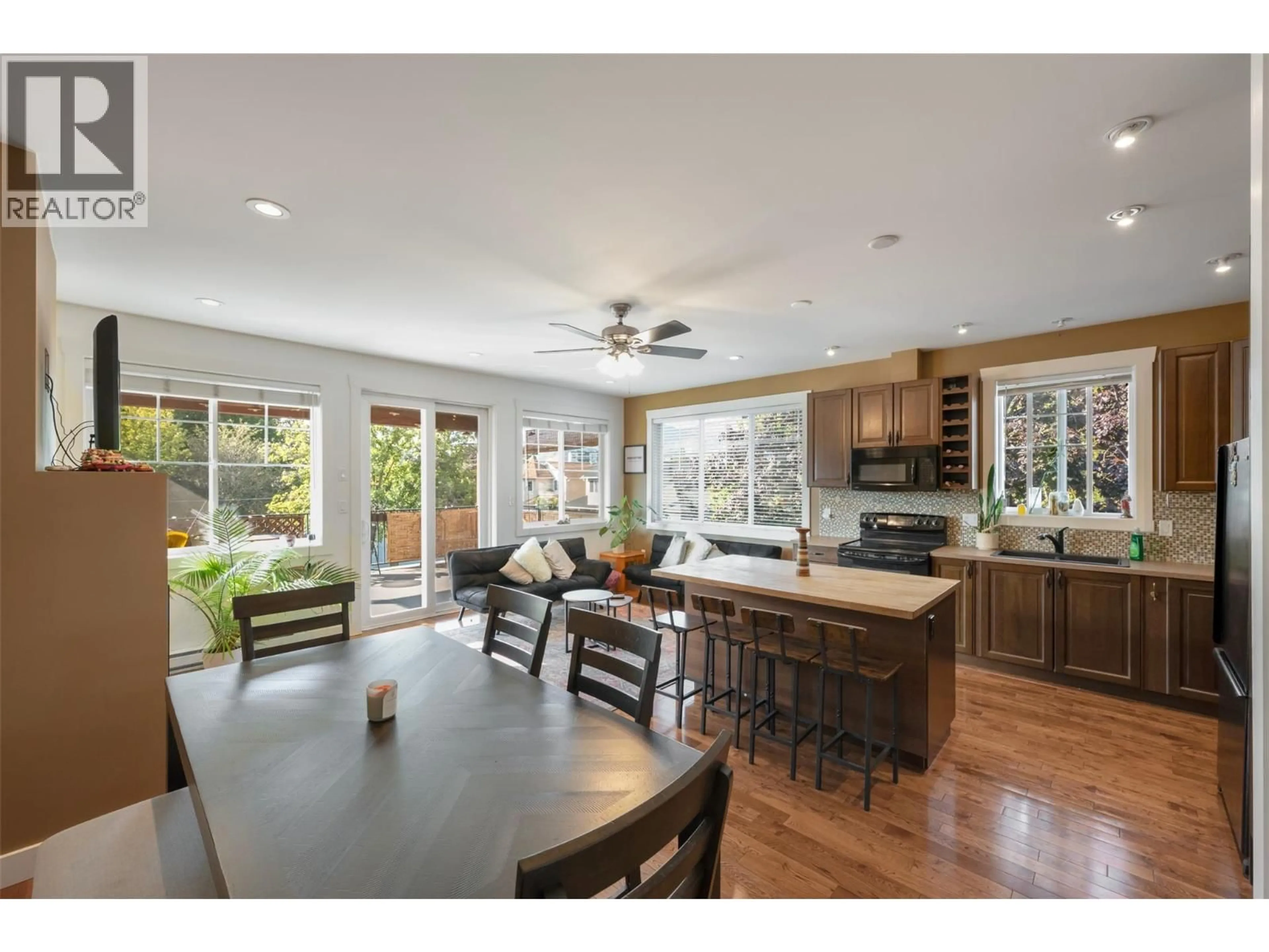 Open concept kitchen, unknown for 102 - 598 WADE AVENUE, Penticton British Columbia V2A1V5