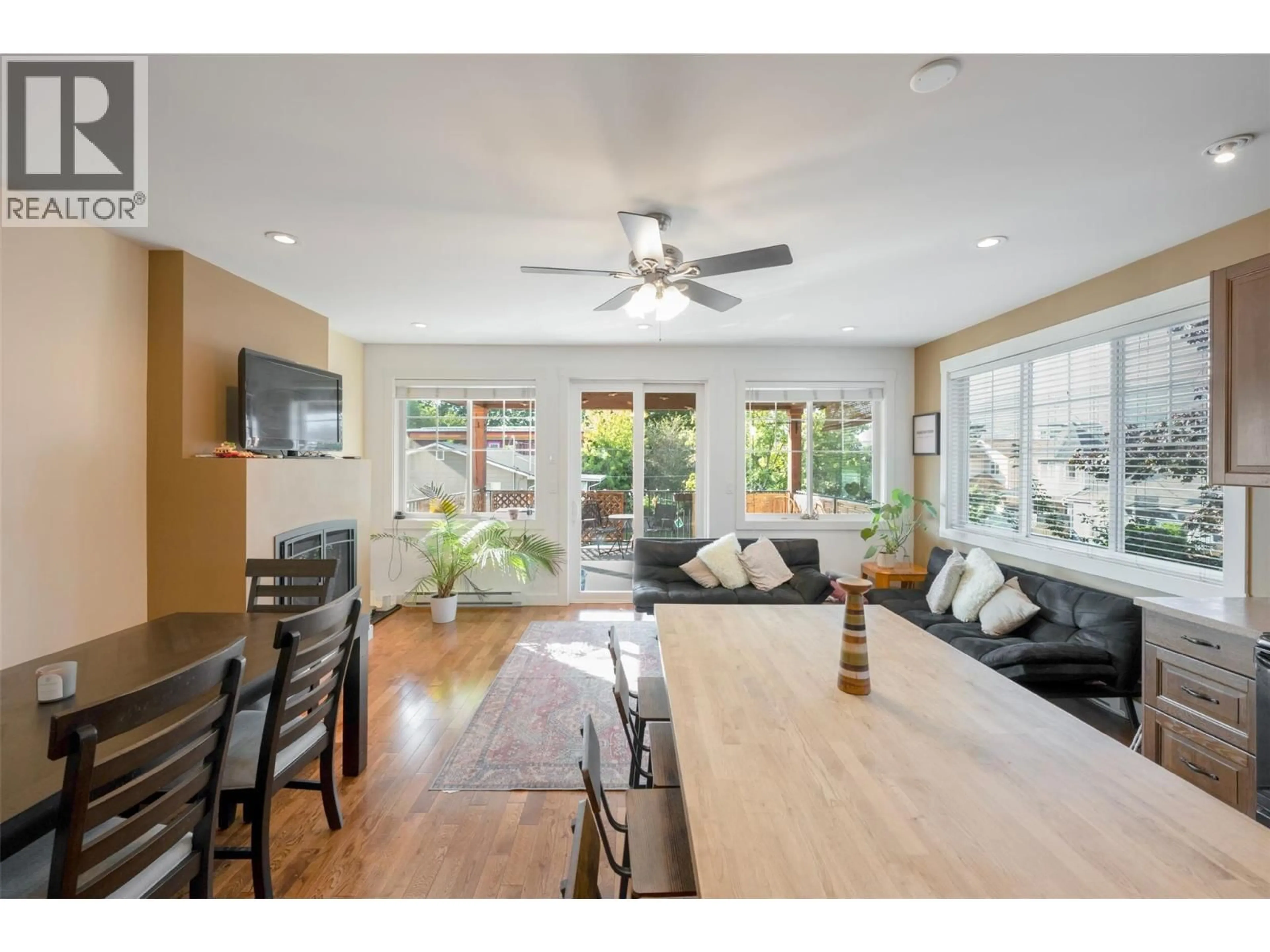 Open concept kitchen, unknown for 102 - 598 WADE AVENUE, Penticton British Columbia V2A1V5
