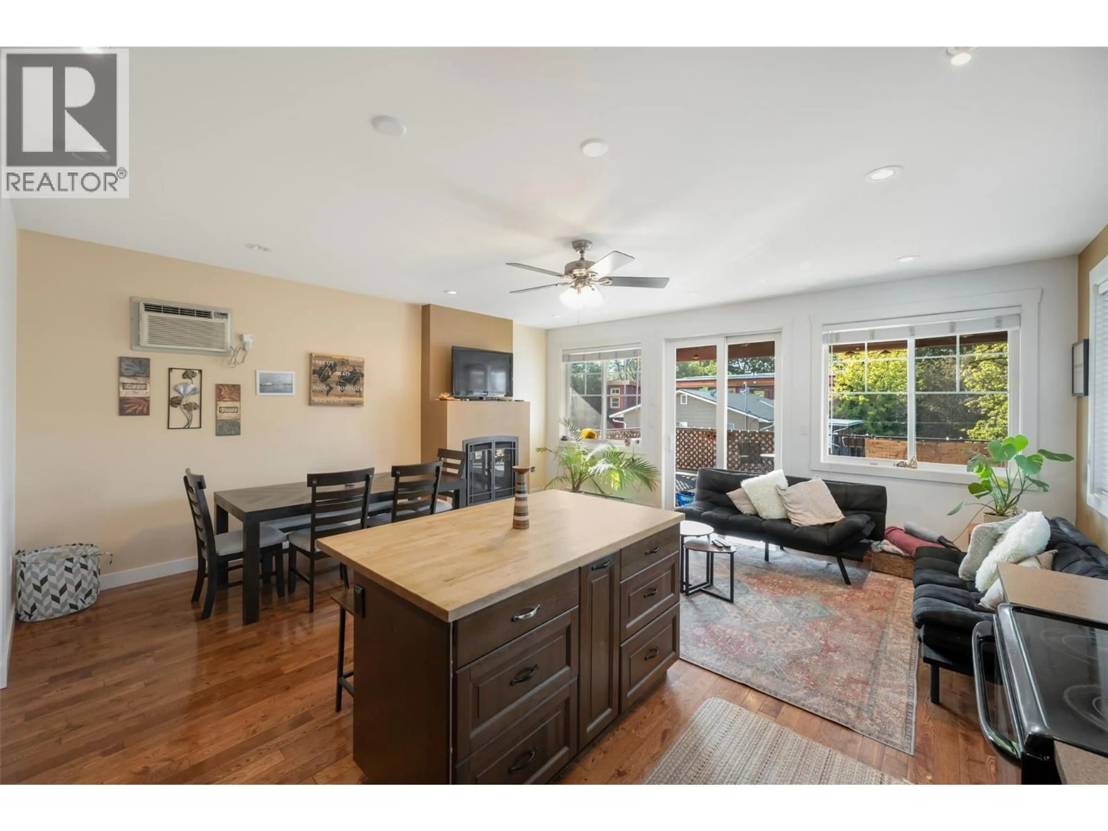 Open concept kitchen, unknown for 102 - 598 WADE AVENUE, Penticton British Columbia V2A1V5